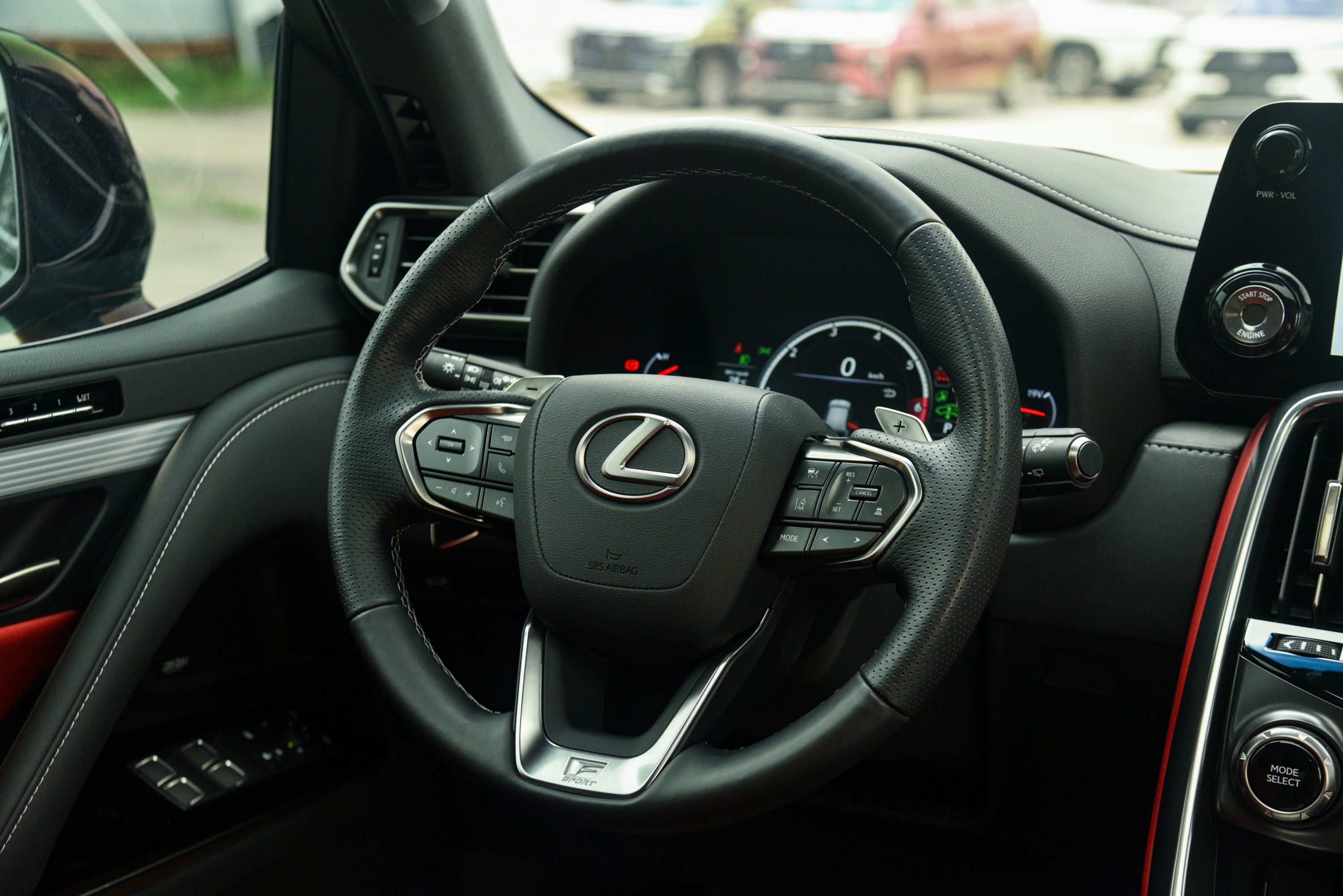 Lexus tang gia hang loat xe sang, cao nhat 400 trieu dong hinh anh