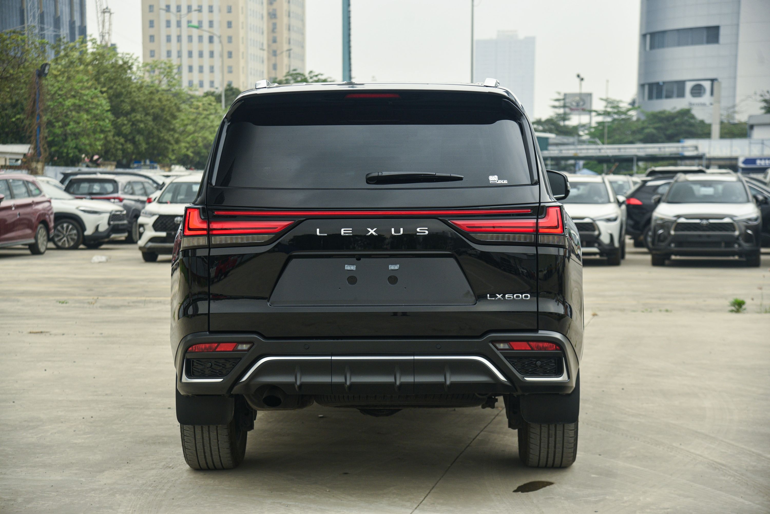 LX 600 F Sport anh 6