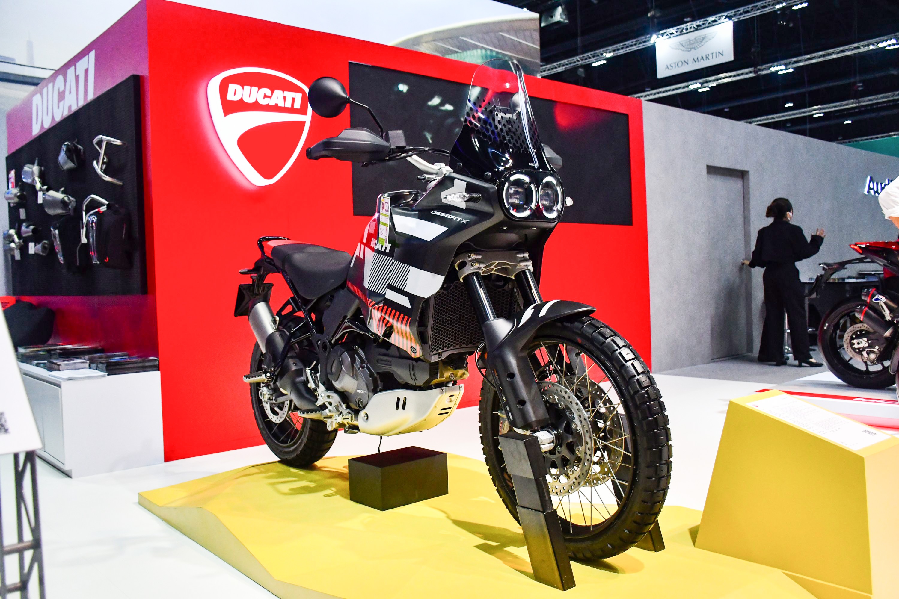 Chi tiet Ducati DesertX 2023 phien ban mau dac biet vua ra mat DNA hinh anh