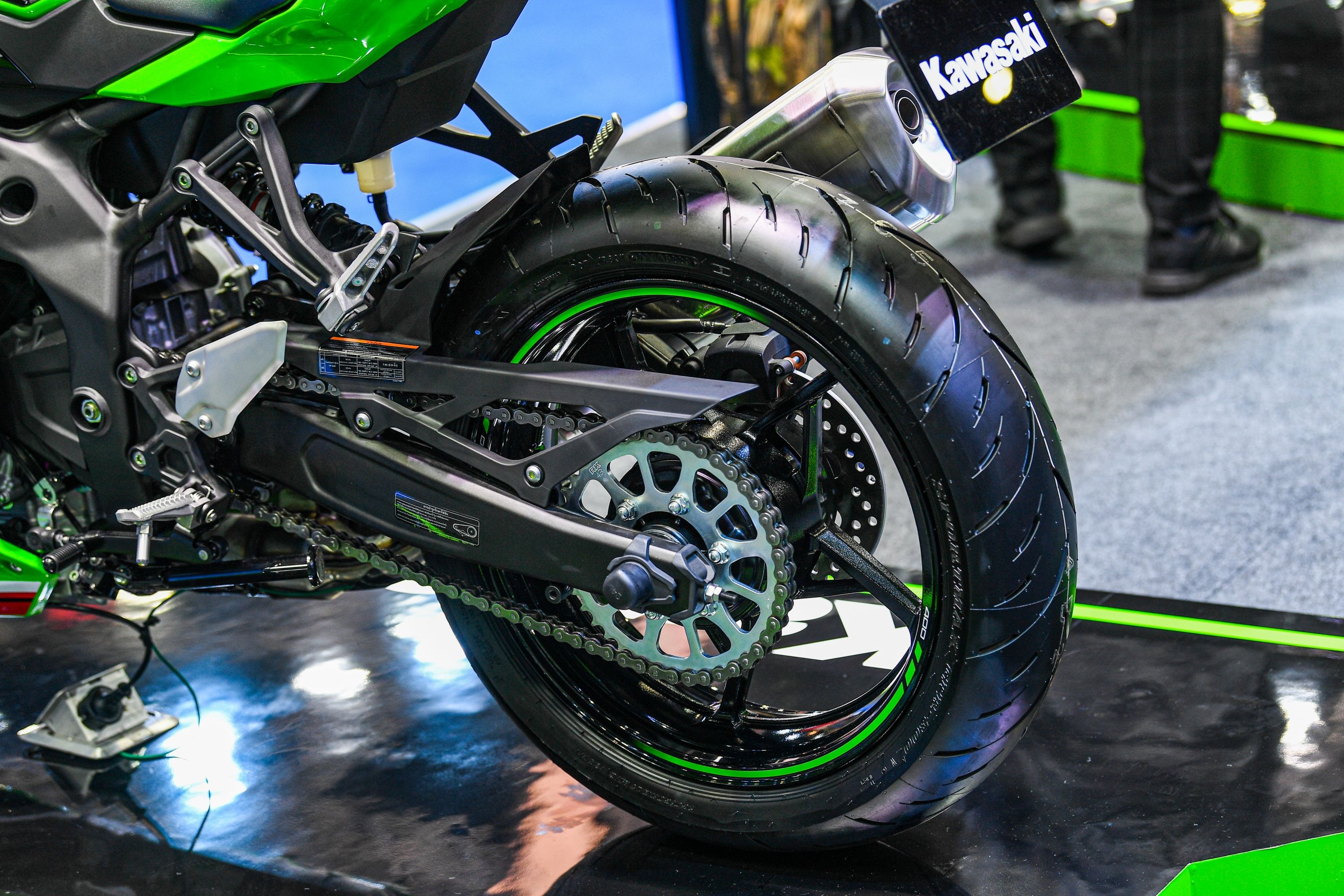 Kawasaki ZX-4R anh 7