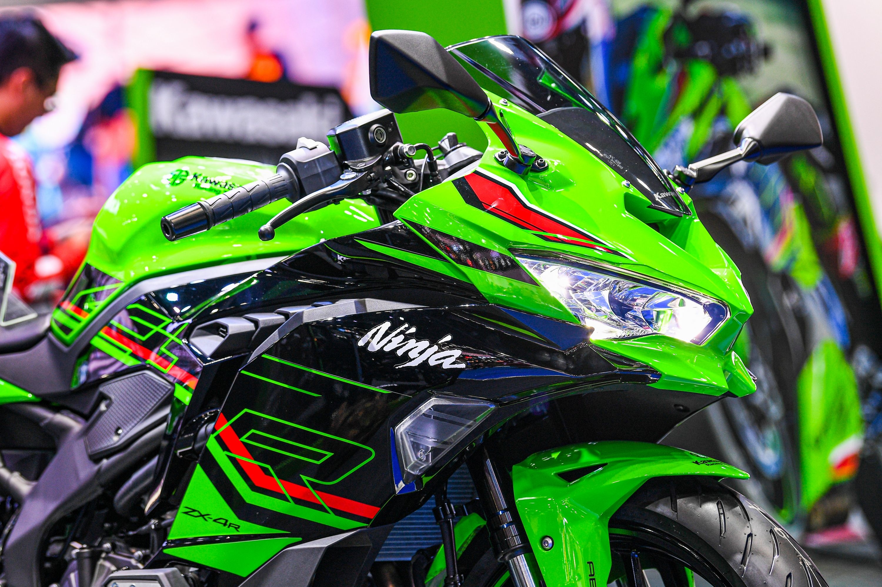 Kawasaki ZX-4R anh 10