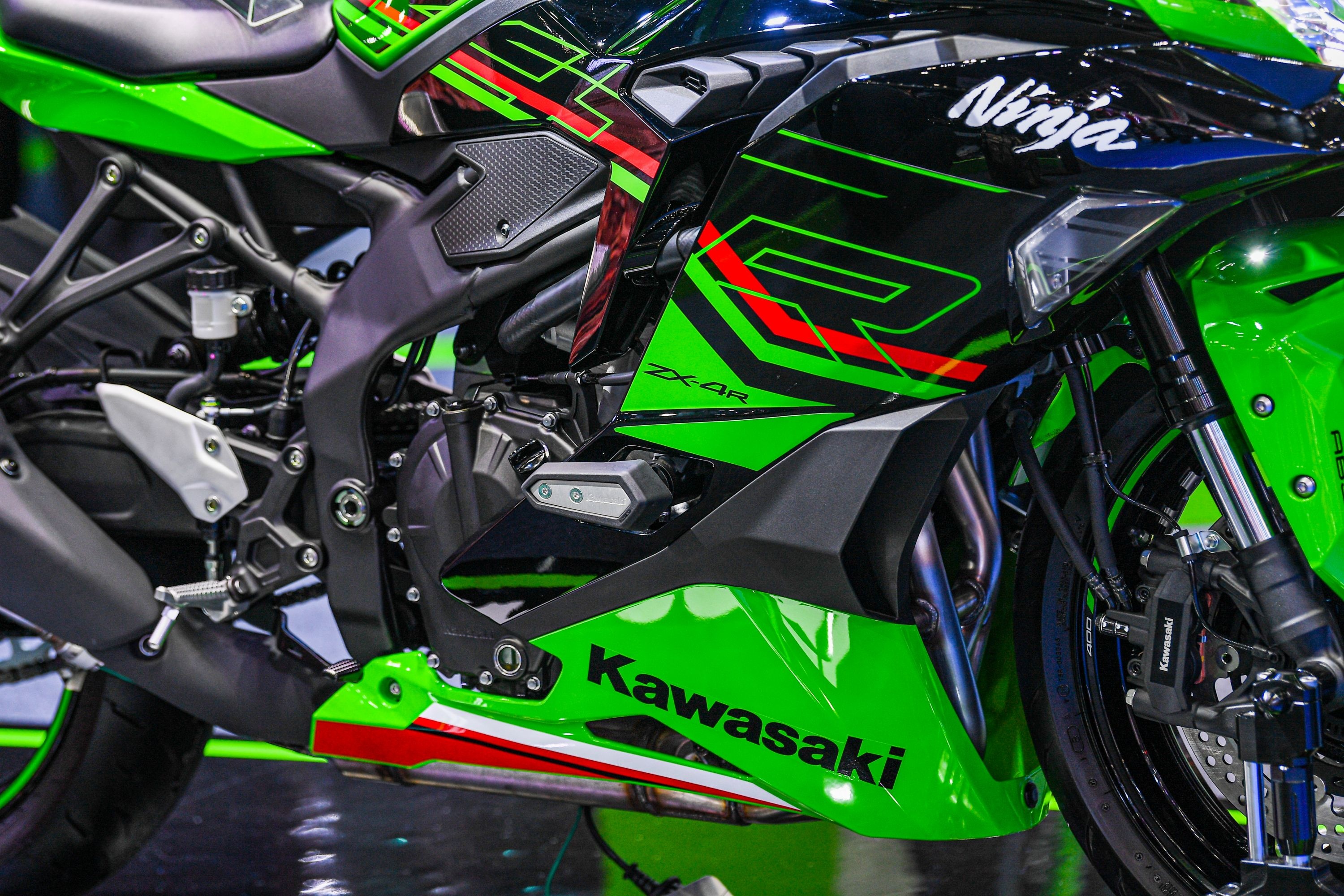 Kawasaki ZX-4R anh 9