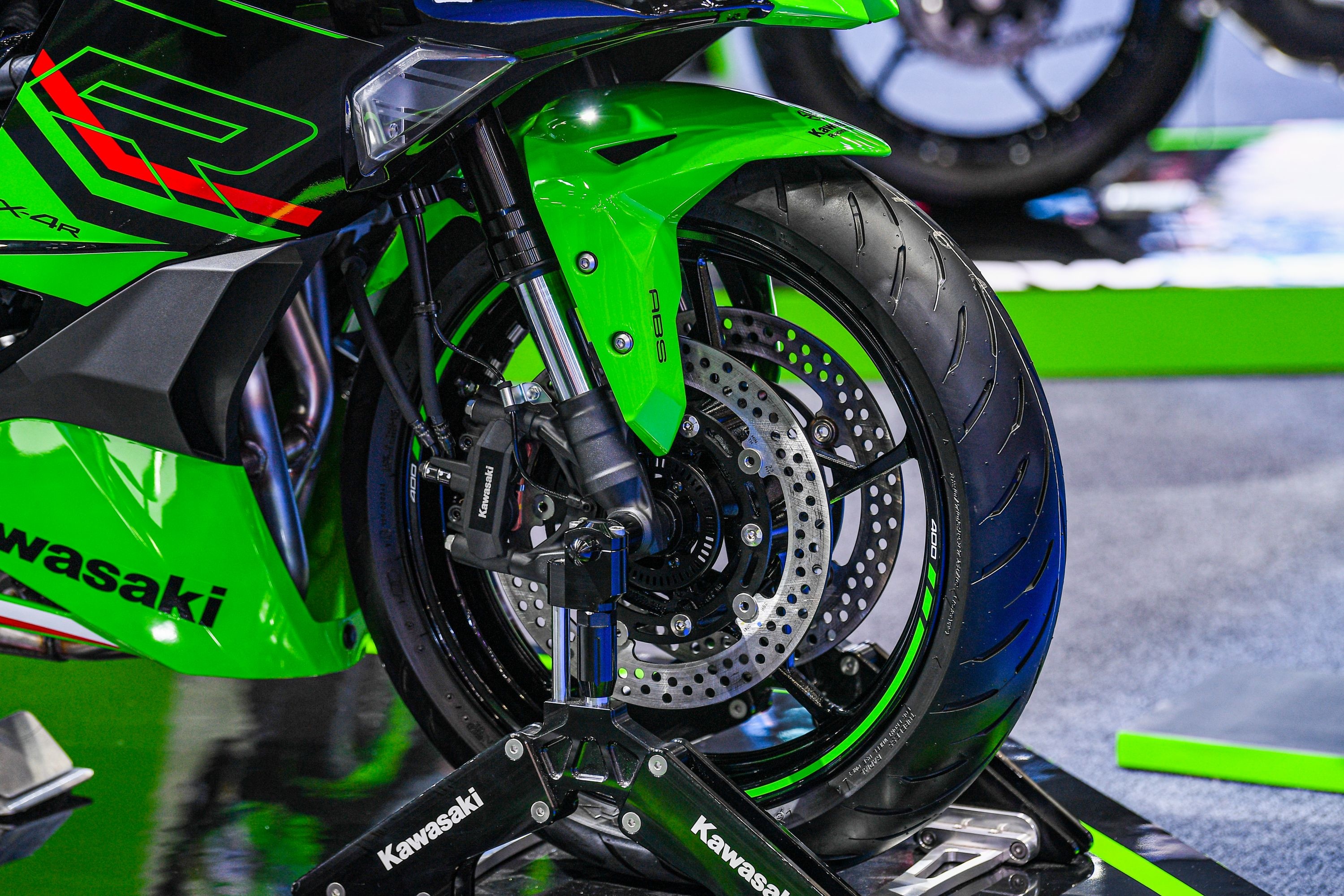 Kawasaki ZX-4R anh 6