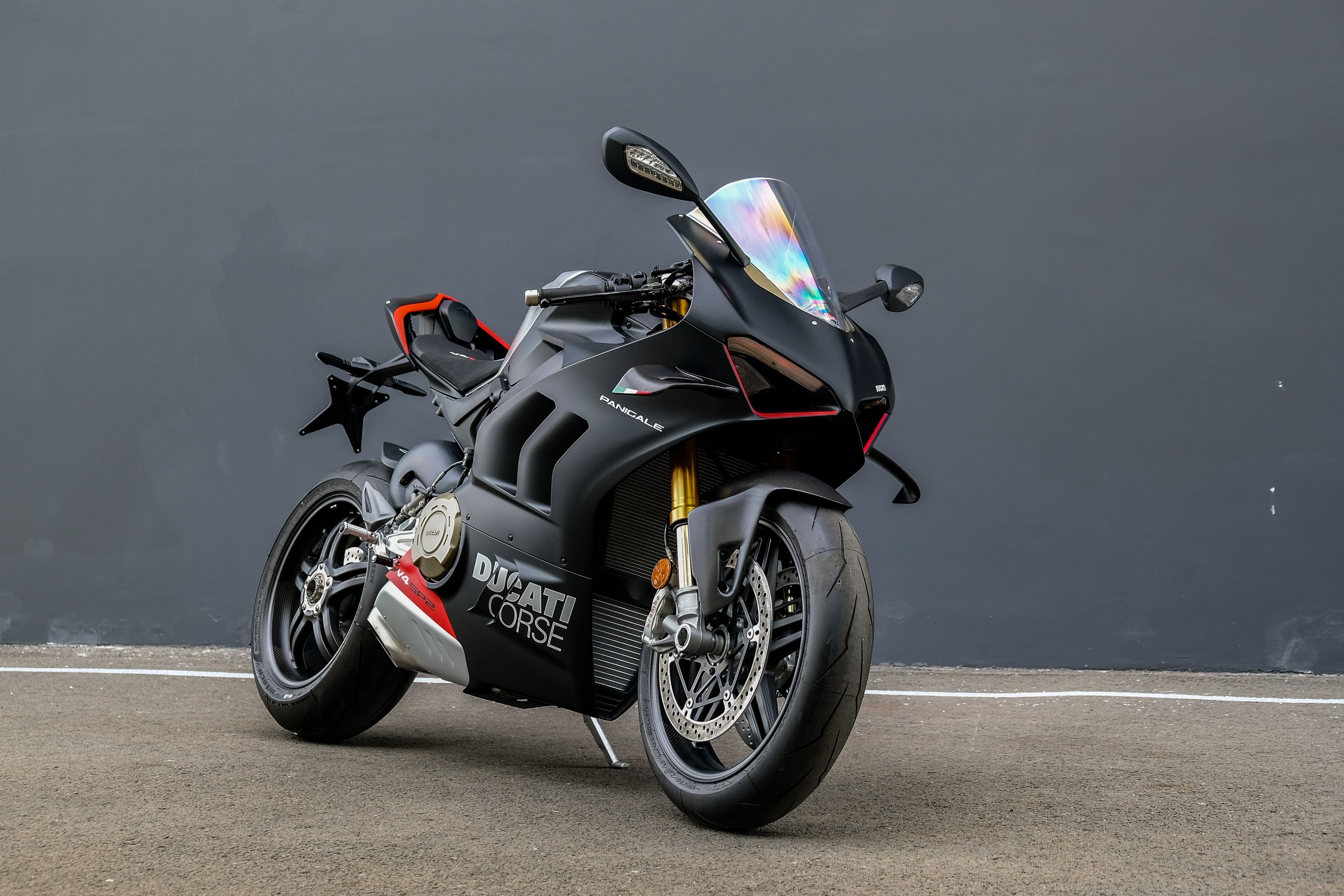 Chi tiet sieu moto gia hon 1,3 ty dong cua Minh Nhua hinh anh