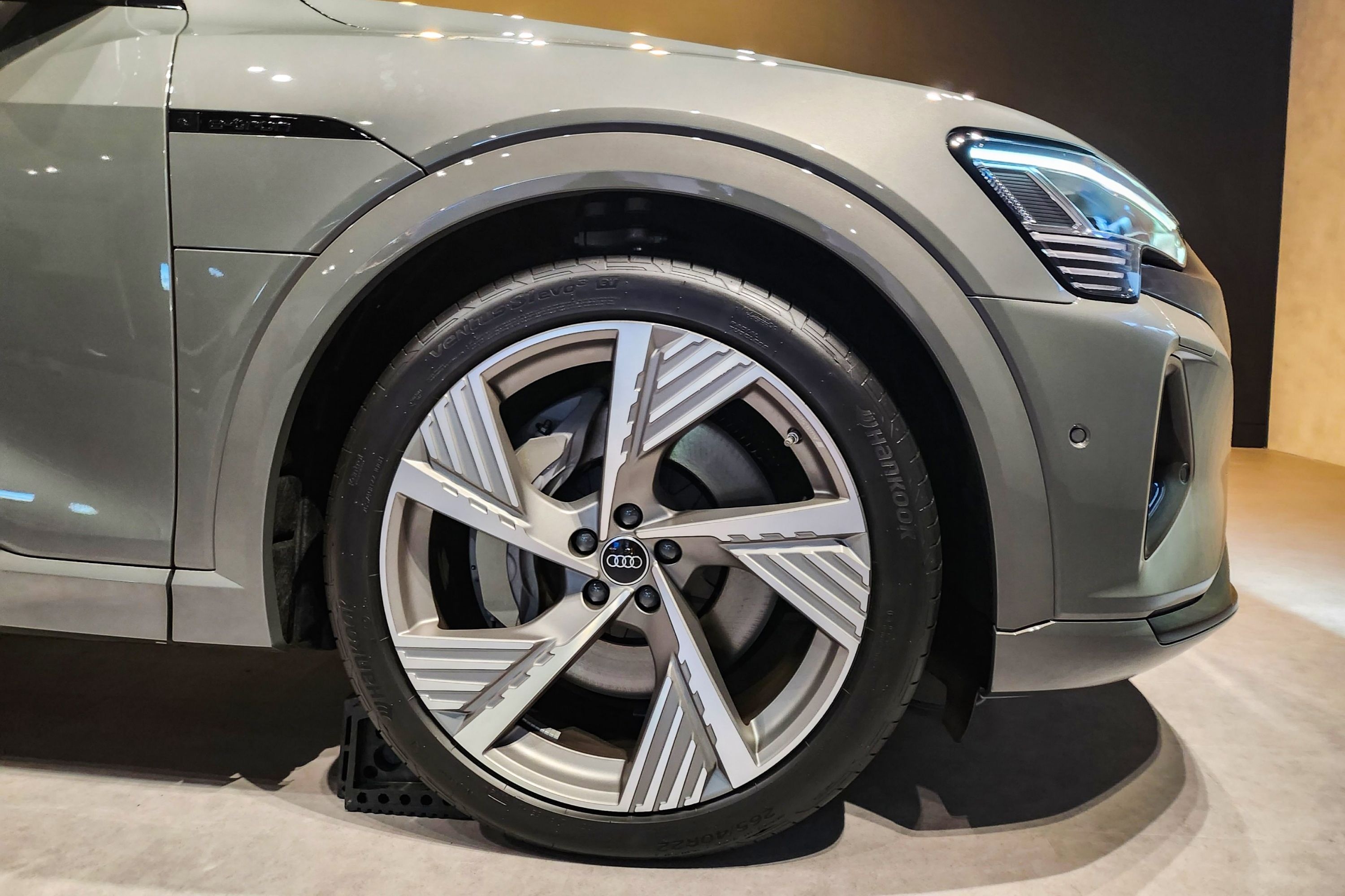 Audi Q8 e-tron anh 4