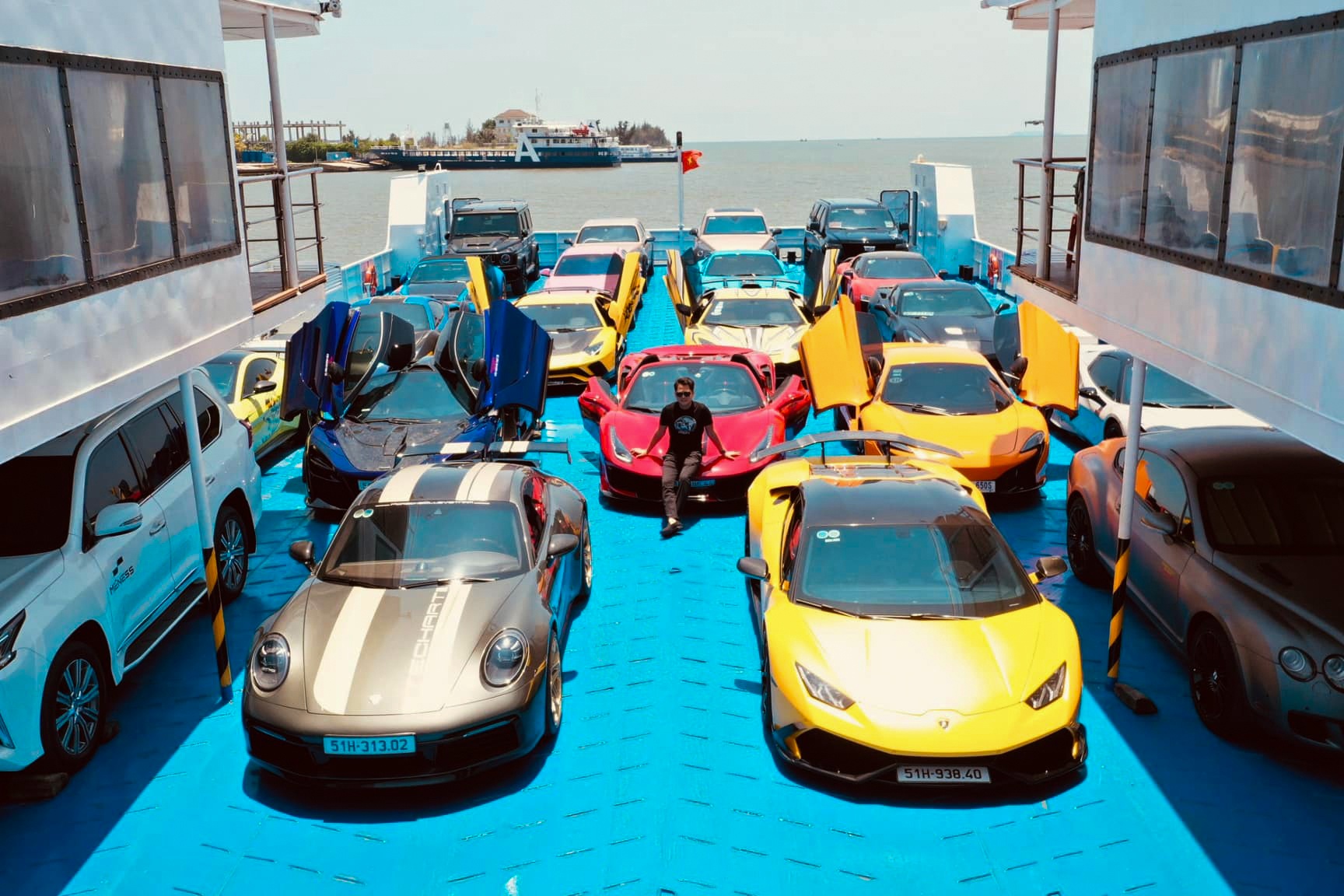 Chuyen pha cho toan sieu xe gay xon xao o mien Tay hinh anh