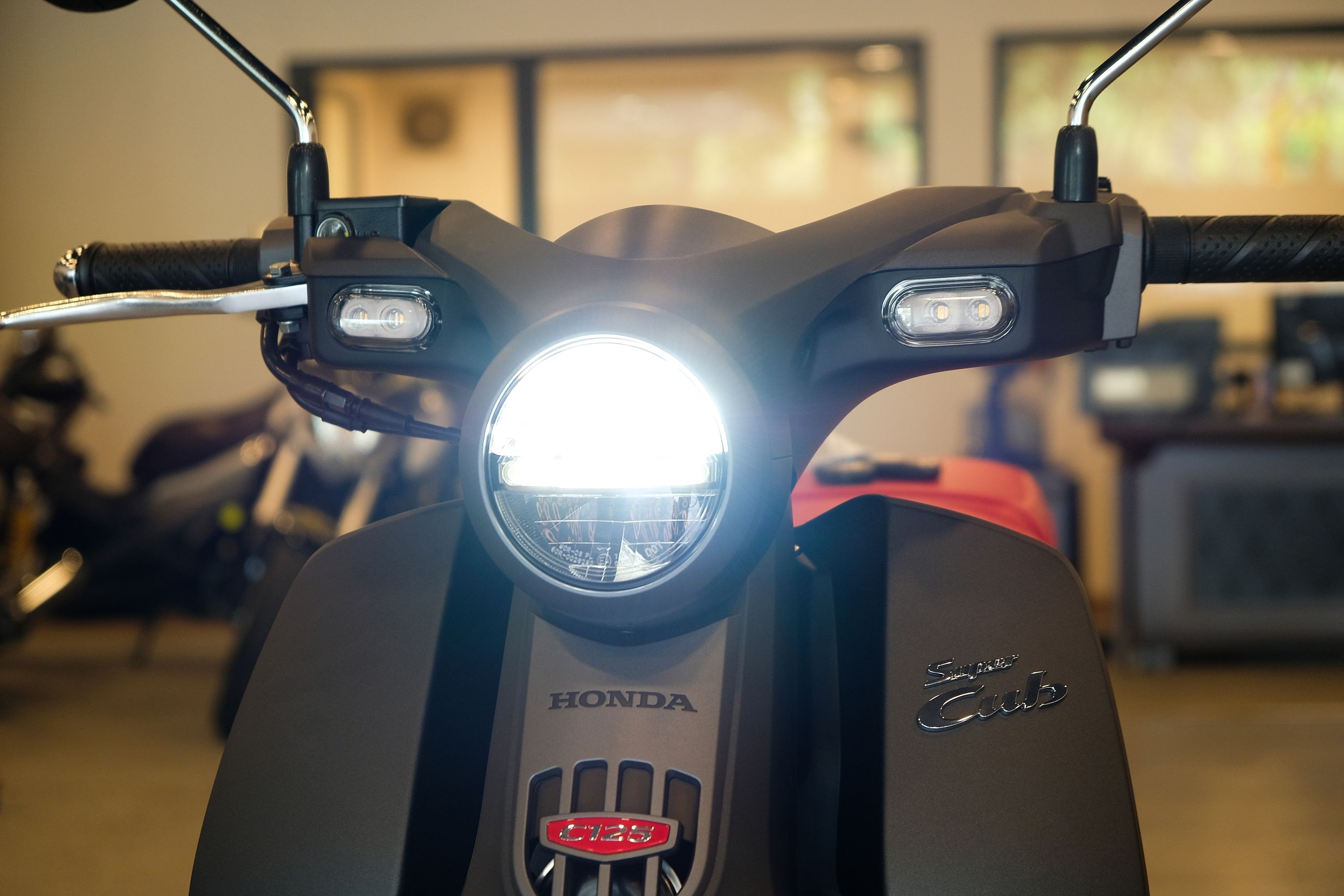 Super Cub nhap chau Au anh 7