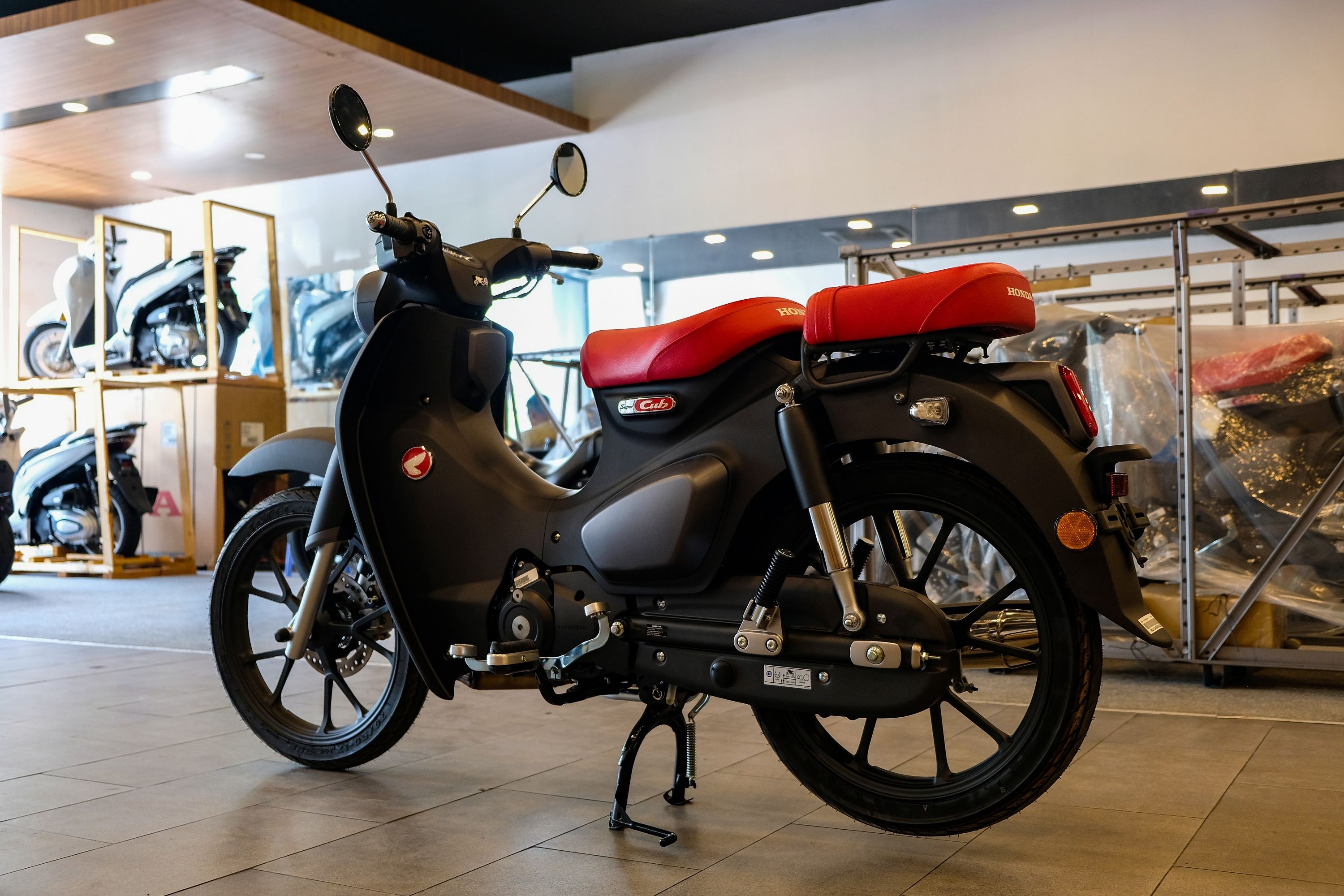 Super Cub nhap chau Au anh 2