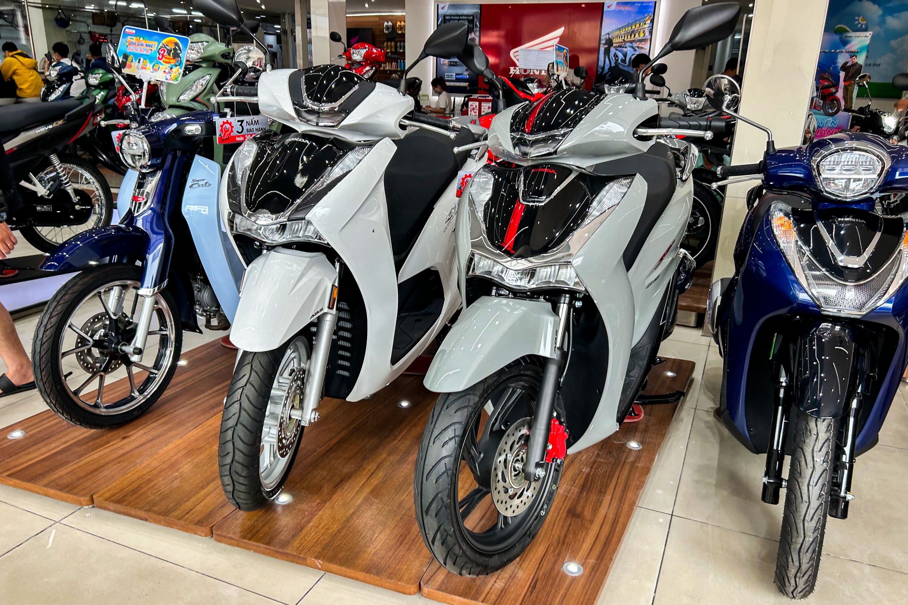 Honda Vario va SH 350i giam gia sau, Yamaha FreeGo chenh 2 trieu dong hinh anh