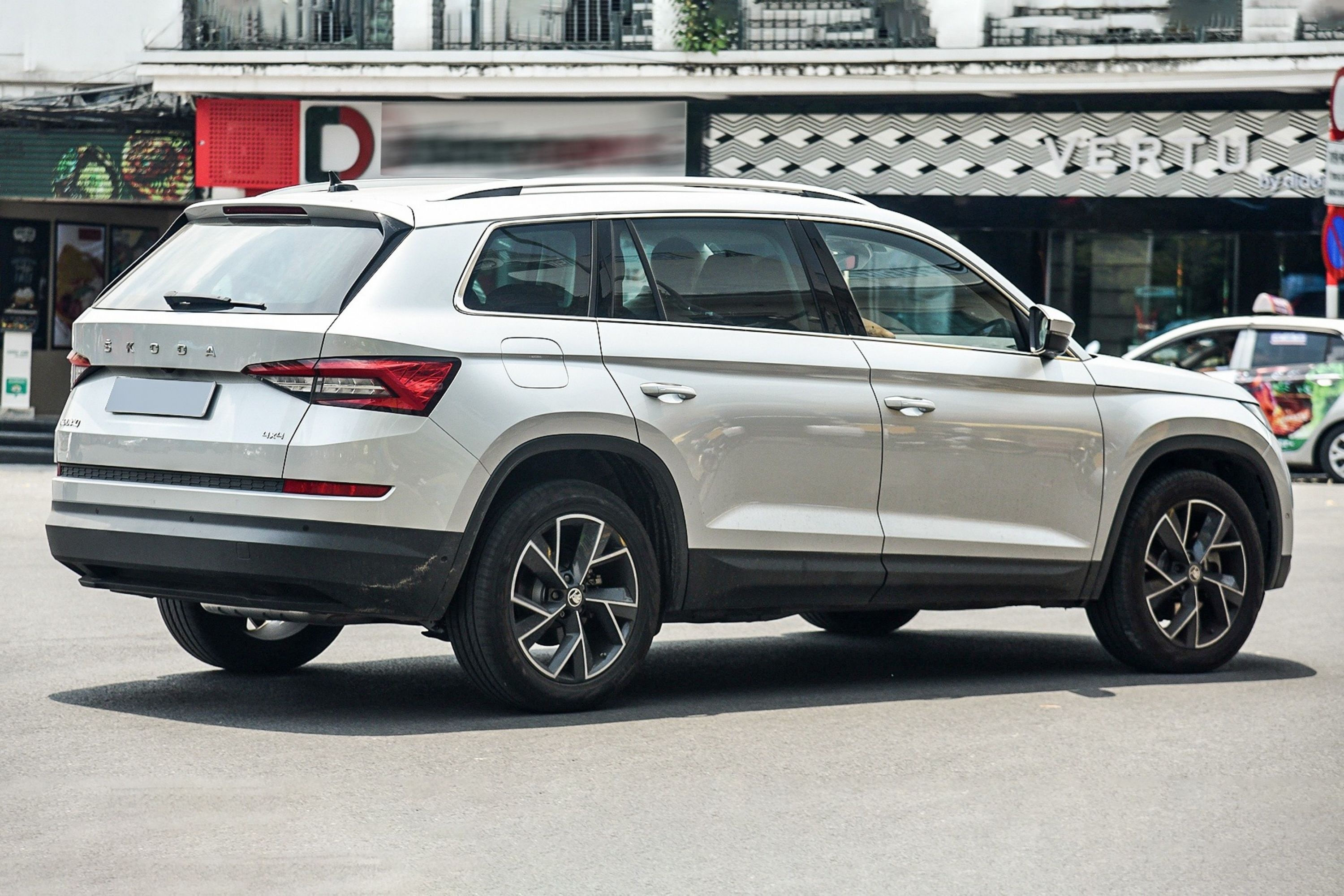 xe ra mat quy II anh 3