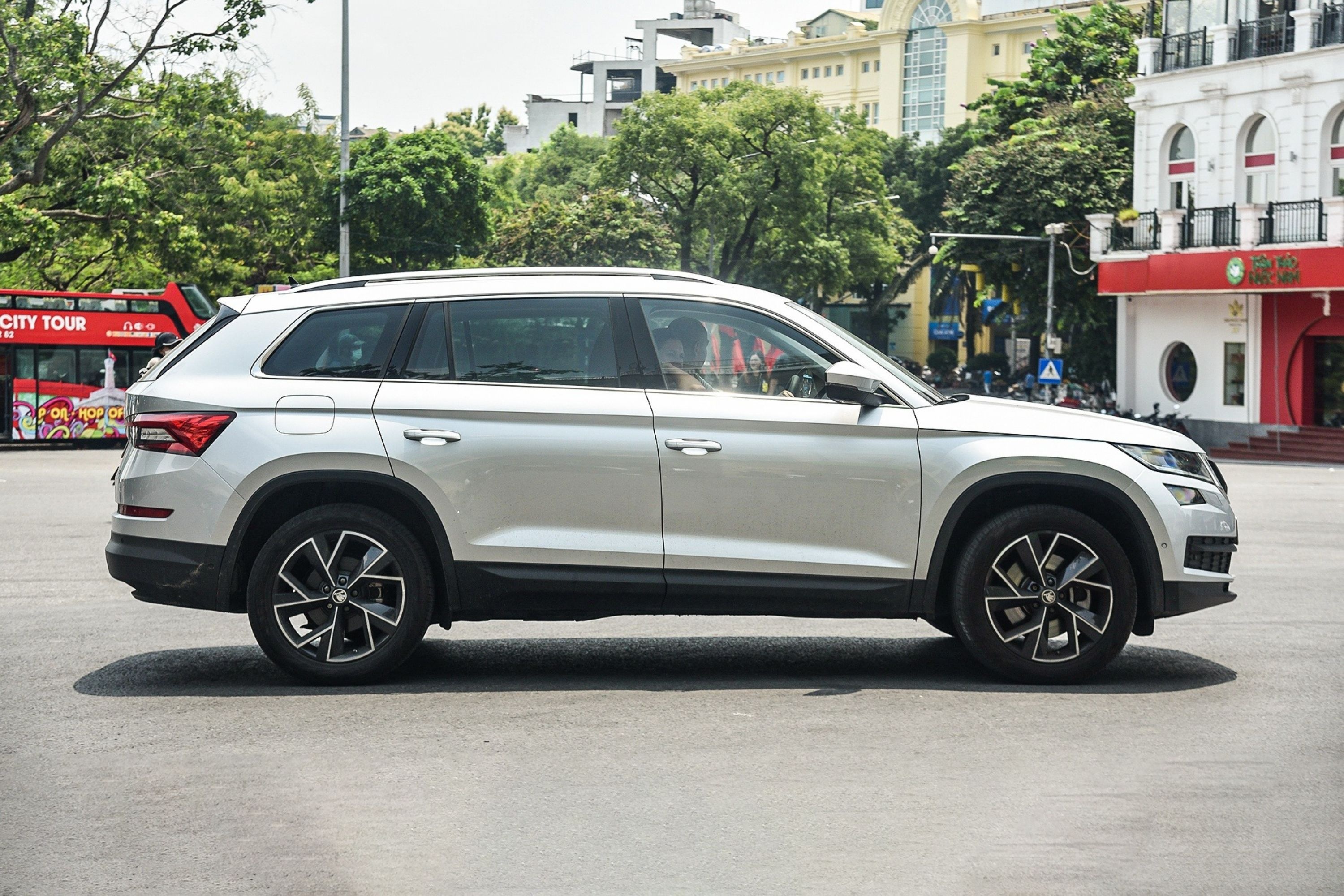 xe ra mat quy II anh 4