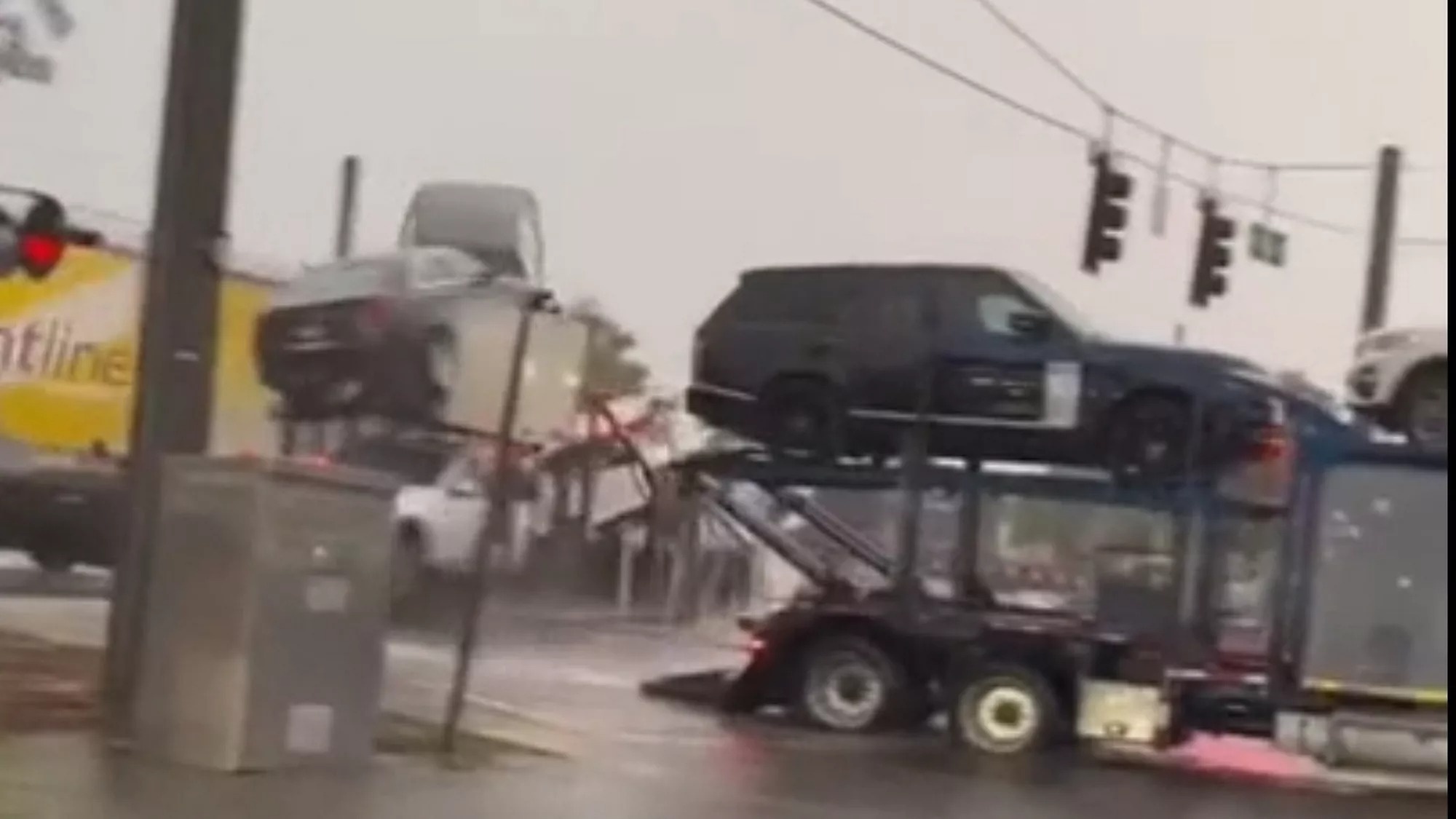 doan tau dam xe tai anh 1