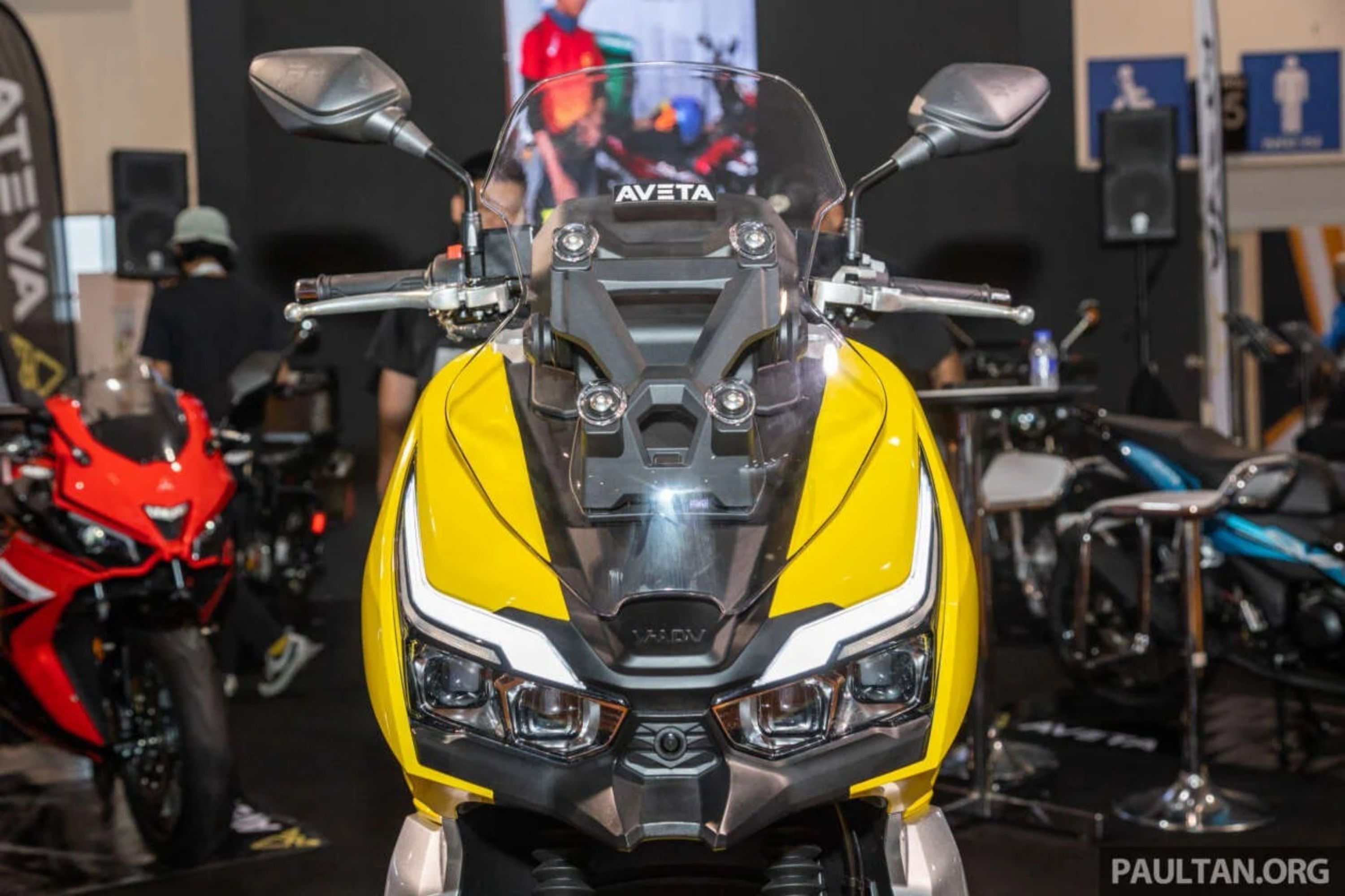 xe tay ga nhai ADV anh 5