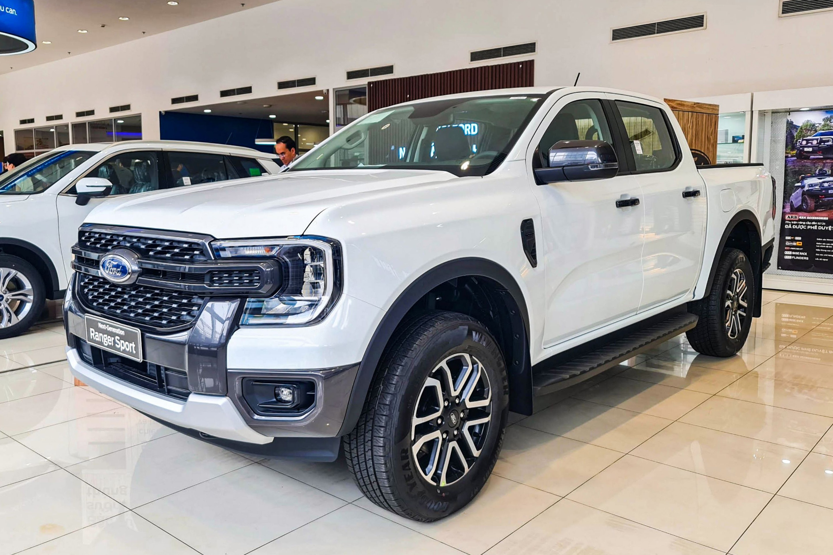 Chi tiet Ford Ranger Sport co gia 864 trieu dong tai Viet Nam hinh anh