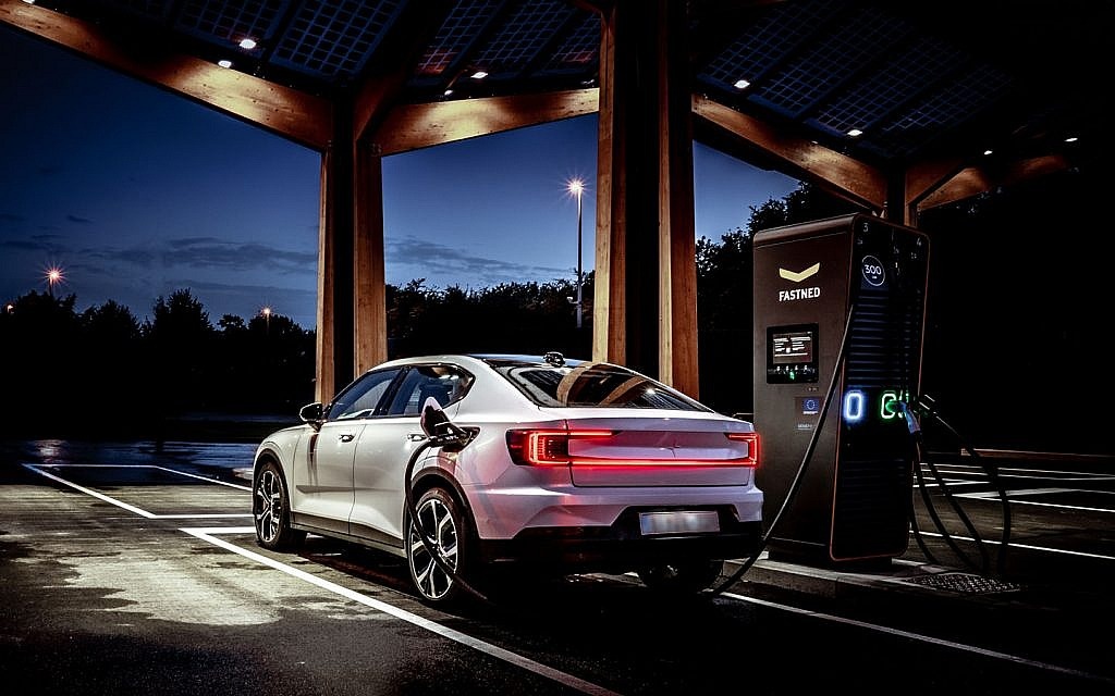 oto dien chai pin anh 1