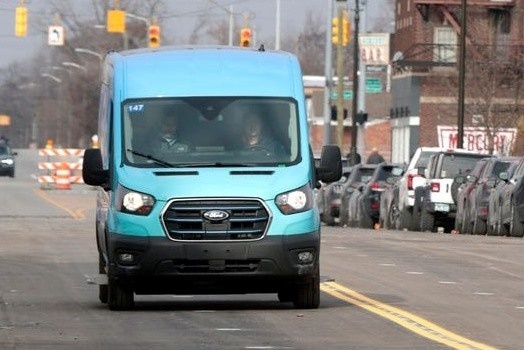 Da co cong nghe sac khong day cho xe dien hinh anh