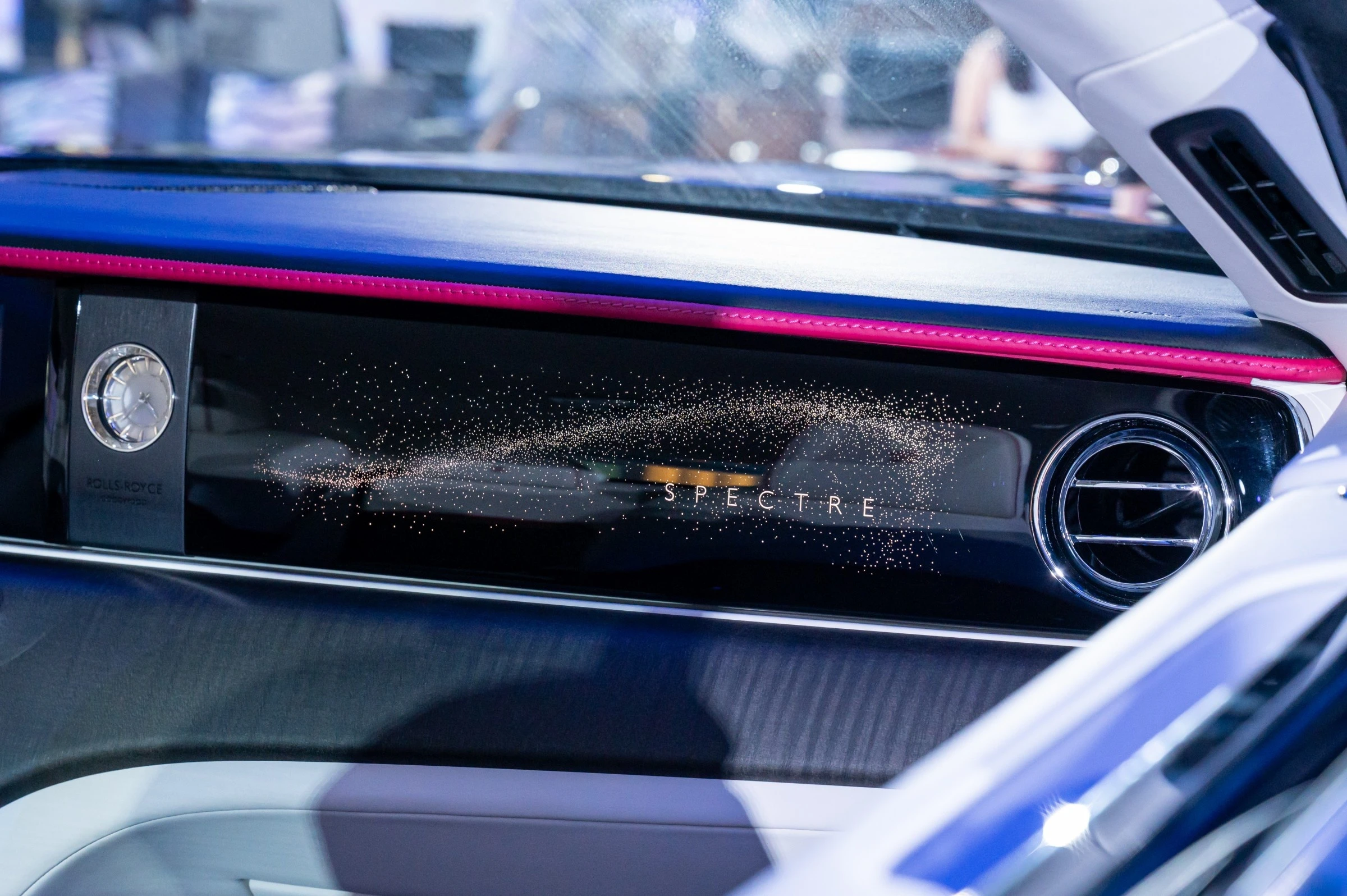 Rolls-Royce Spectre anh 5