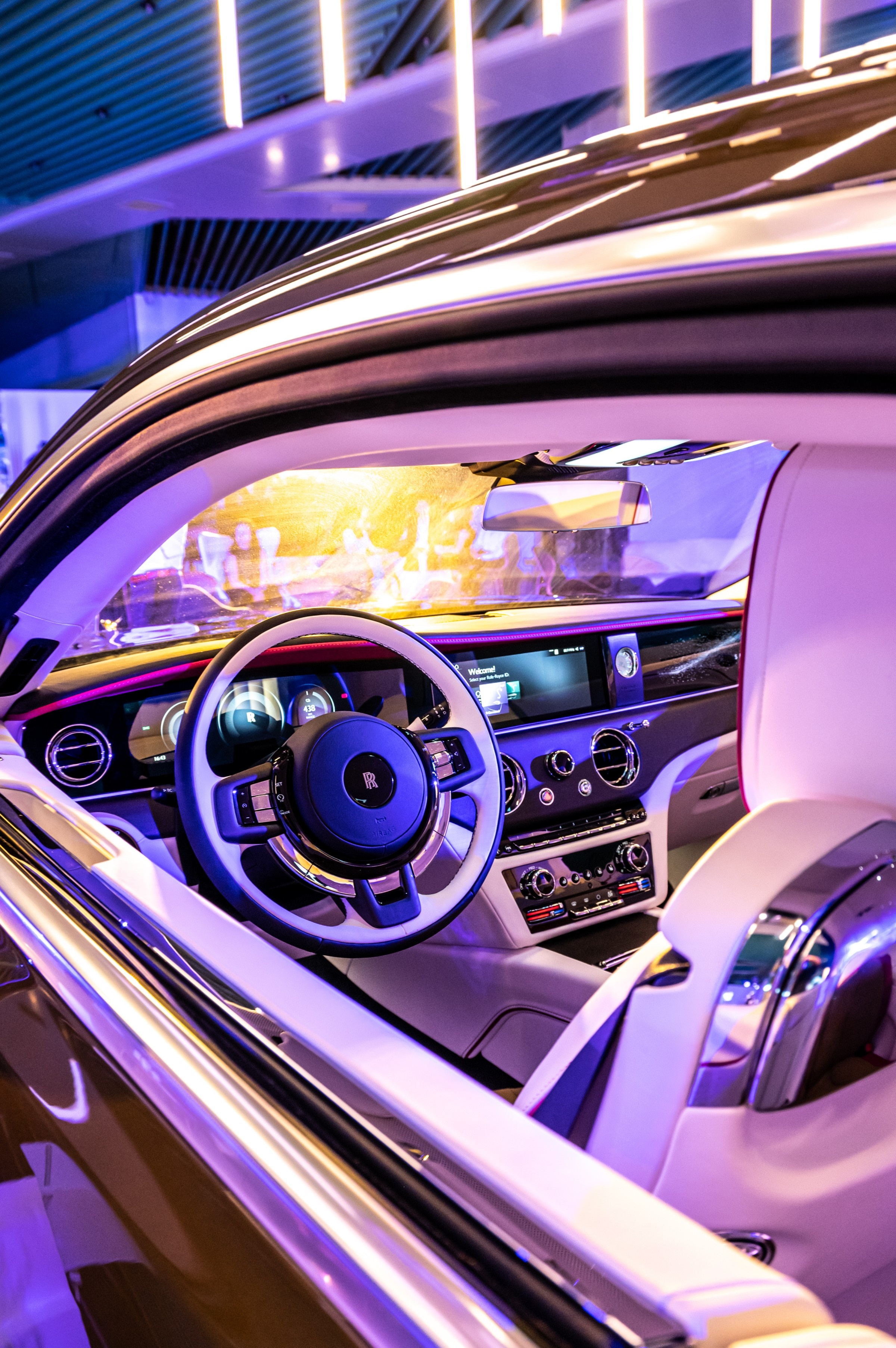 Rolls-Royce Spectre anh 3