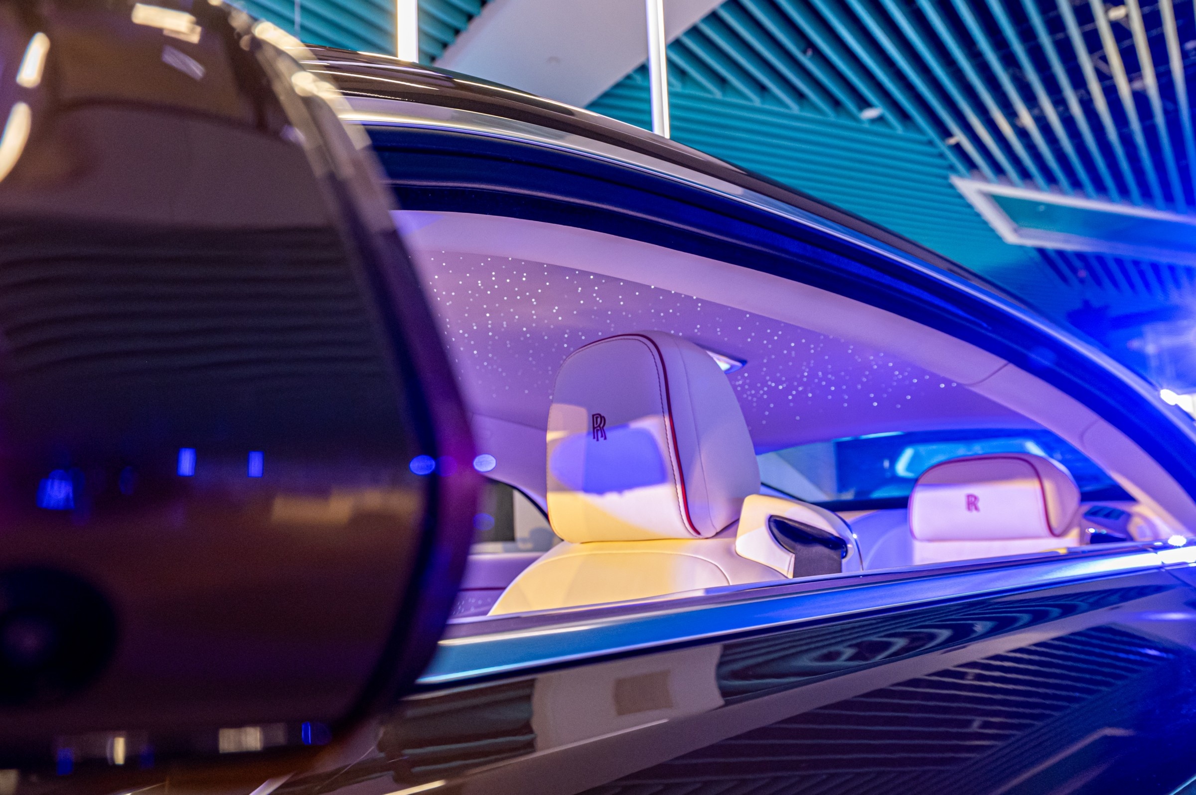 Rolls-Royce Spectre anh 2