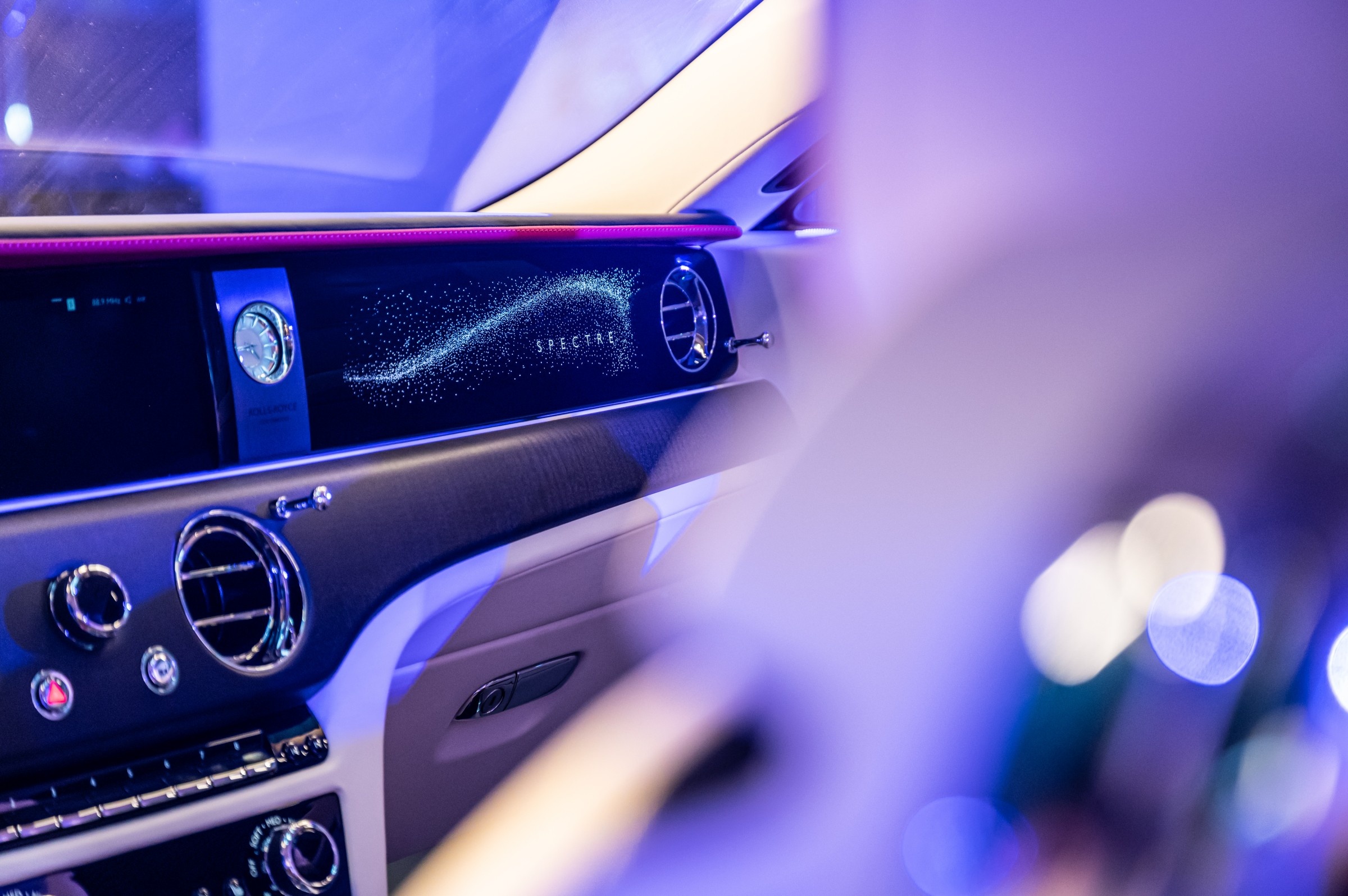 Rolls-Royce Spectre anh 4