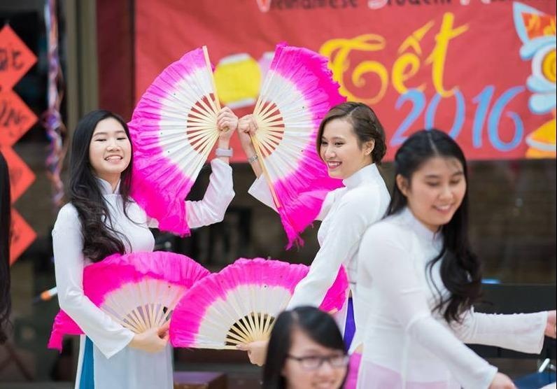 Tet Viet tren dat My: Ke on thi, nguoi mo tiec hinh anh