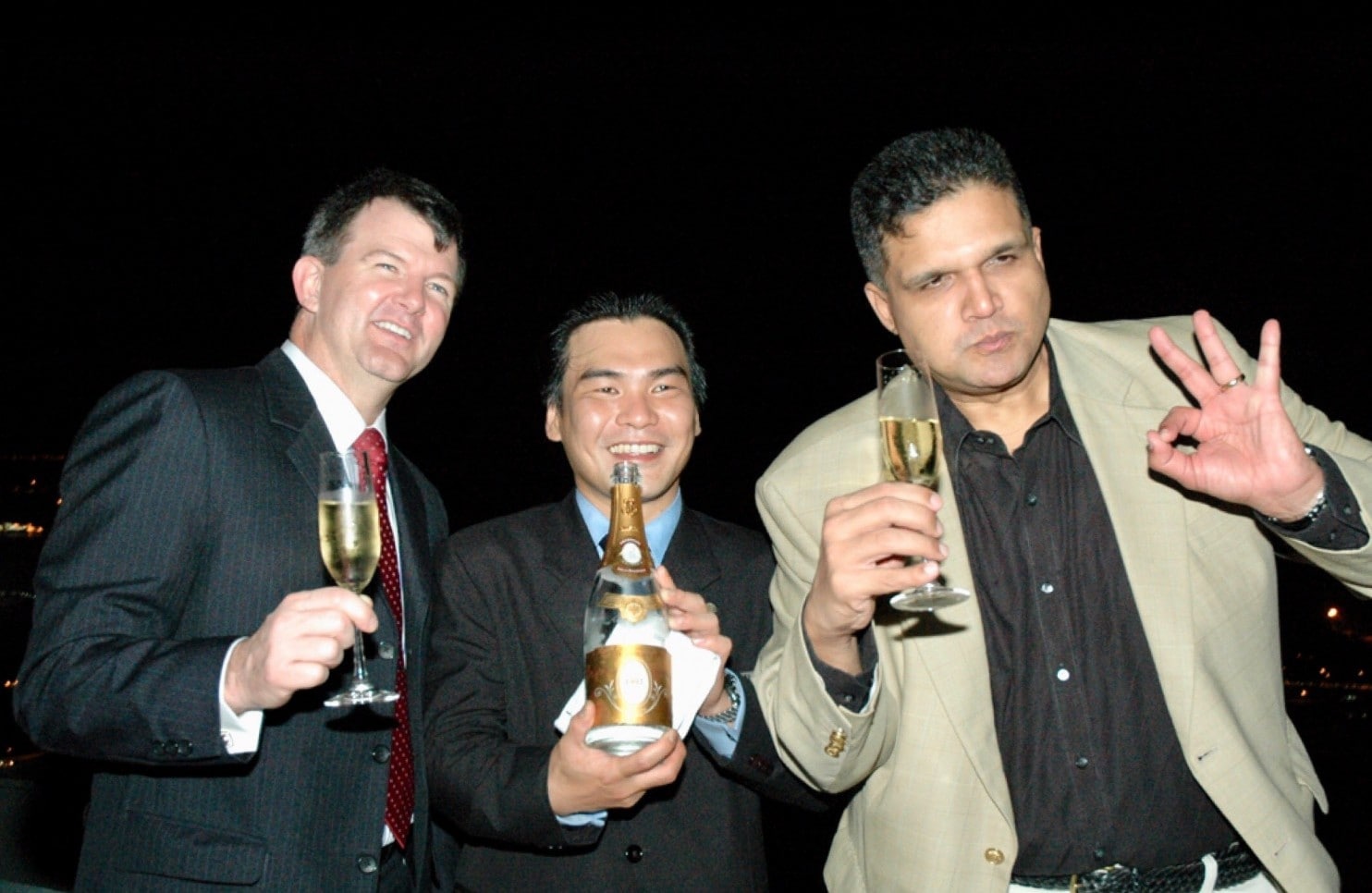 Tiec 5 sao va tinh duc: Ham doi 7 cua My bi mua chuoc nhu nao? hinh anh