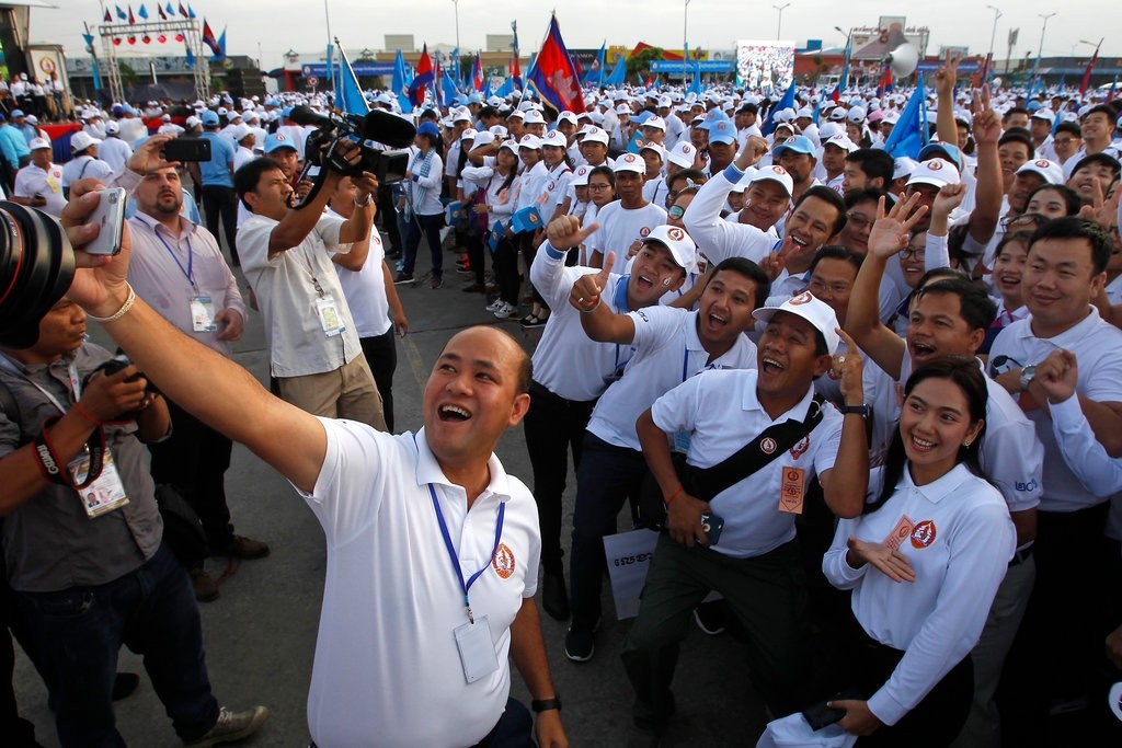 Campuchia ky luc Guinness lay long gioi tre anh 2