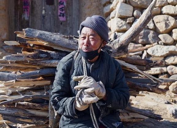 Tuoi gia o Trung Quoc: Hy sinh nuoi con, ve gia phai tu nuoi minh hinh anh