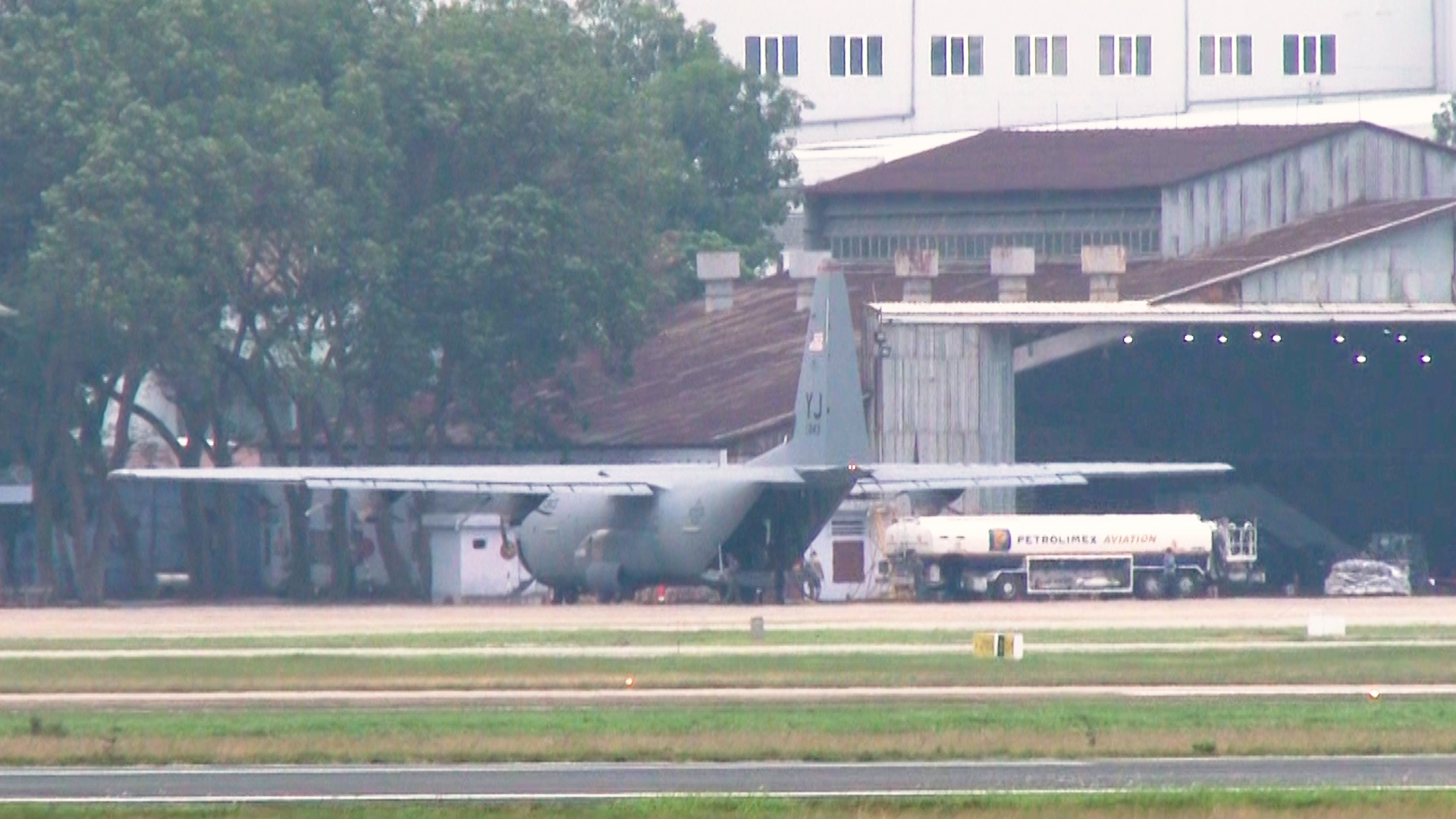 may bay cho hang c-130 cua my anh 3