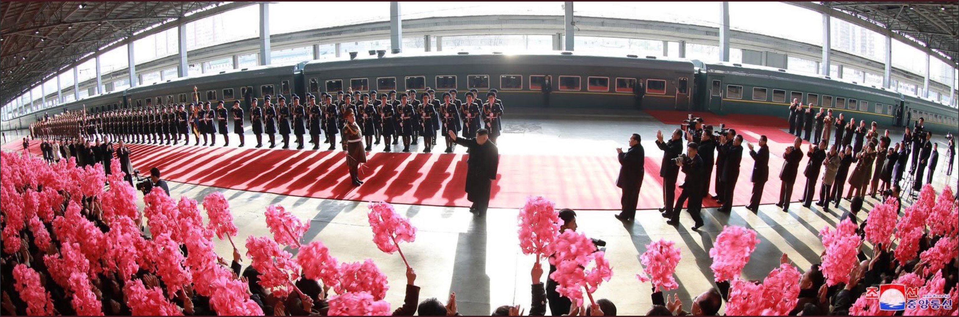 kim jong un sang viet nam bang tau anh 3