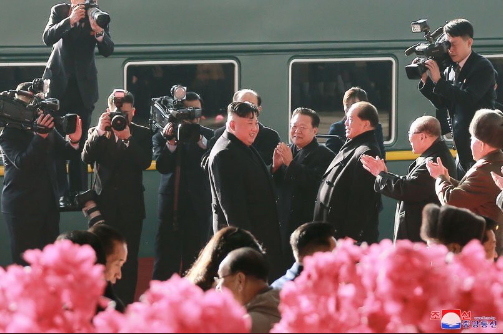 kim jong un sang viet nam bang tau anh 2