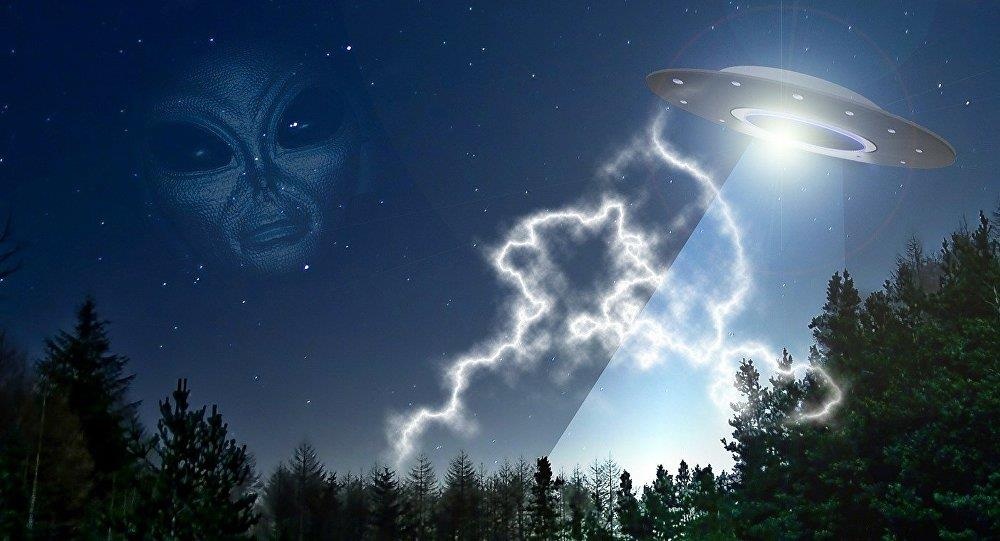 UFO bi an xuat hien tai Las Vegas, may la tren bau troi UAE hinh anh