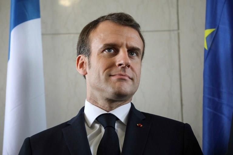 ‘Tho lo va vo cam’ - Macron bi len an vi gay gat day do ba lao 73 tuoi hinh anh