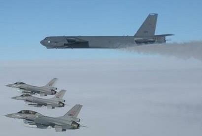 My, Nga dong loat phai nhieu may bay nem bom hat nhan qua Bien Na Uy hinh anh