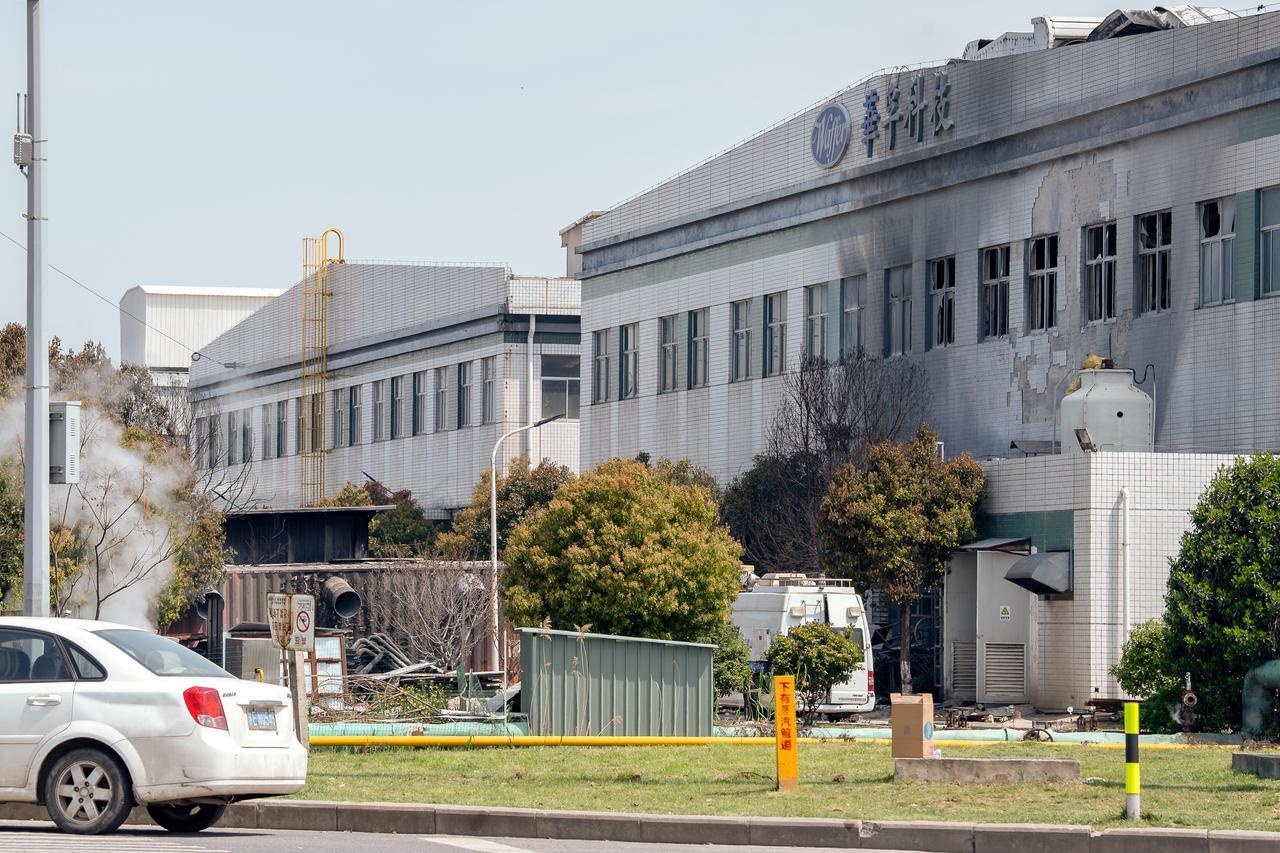 no nha may hoa chat o trung quoc anh 2