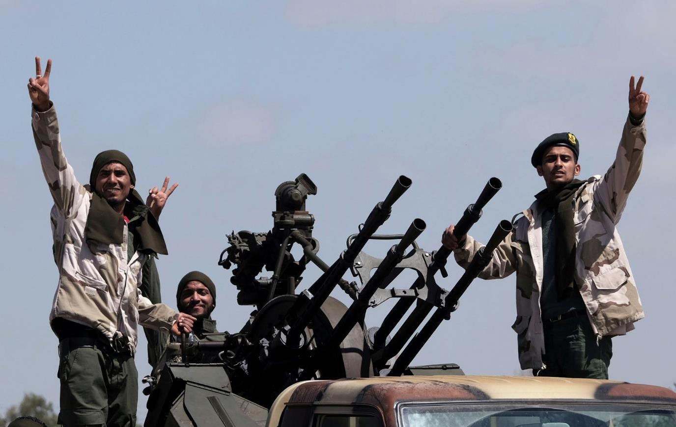 Libya ben bo noi chien, thu do tro thanh chien dia hinh anh