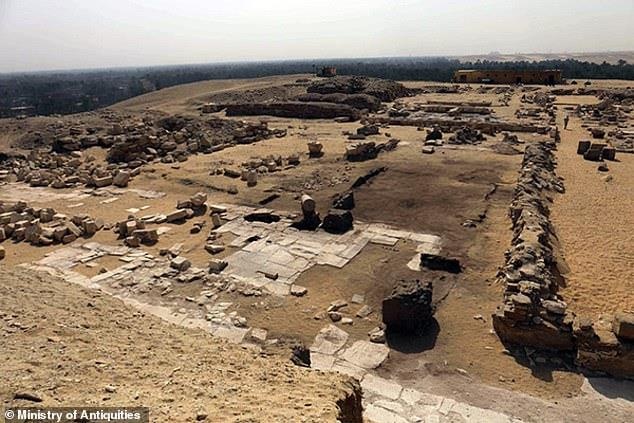 ngoi mo co Ai Cap anh 8