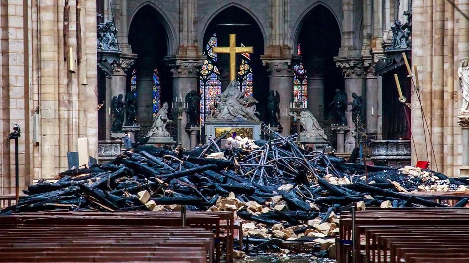 chay nha tho duc ba paris anh 1