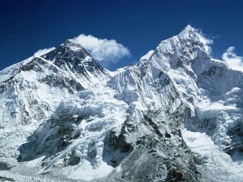 Thi the nguoi va rac lo ra trong dot don dep dinh Everest hinh anh