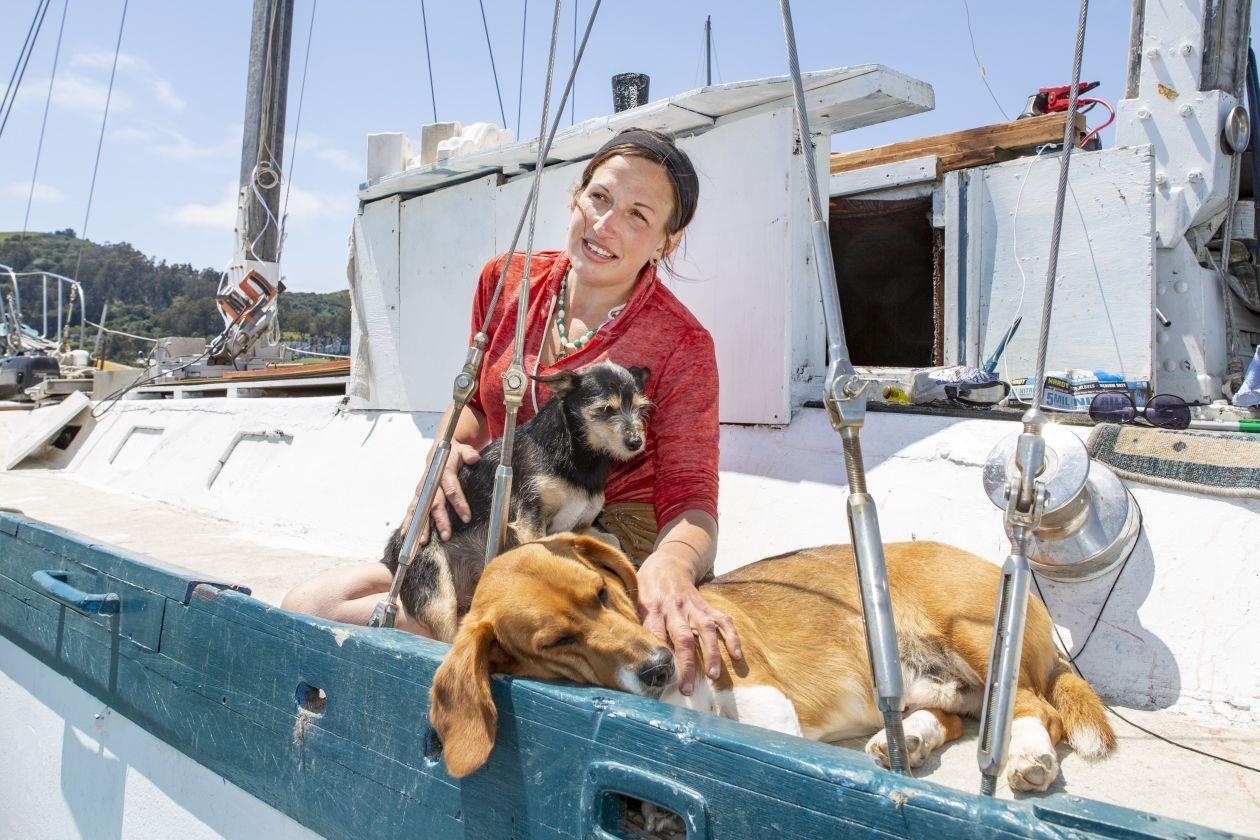 Nguoi San Francisco len thuyen song troi noi vi gia nha qua dat hinh anh