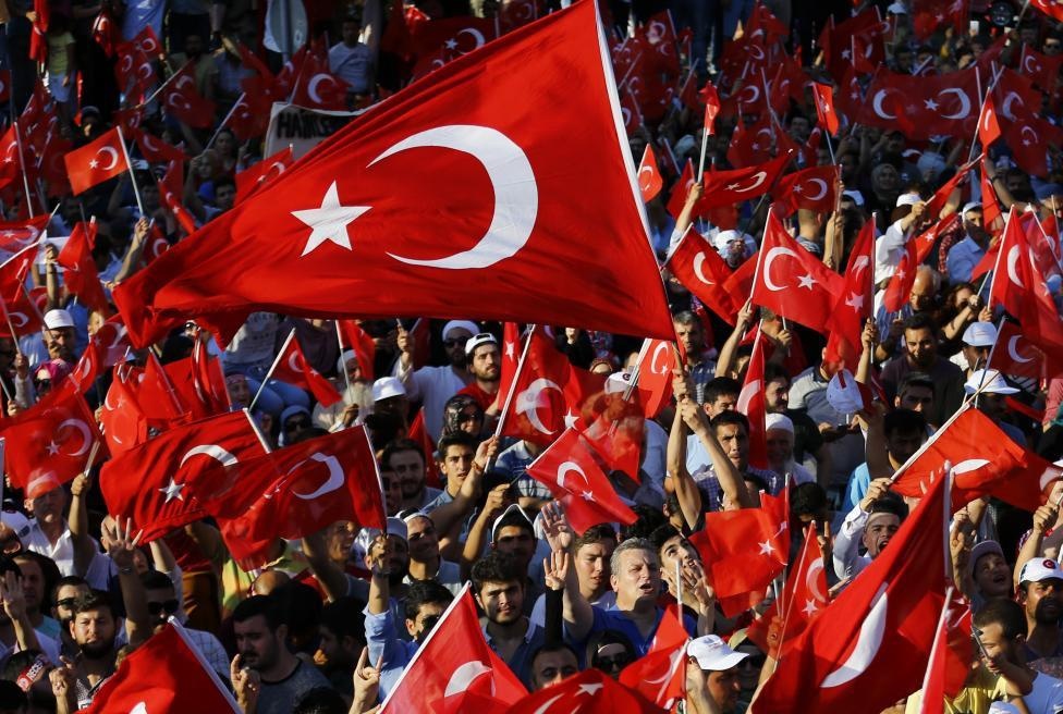 Tho Nhi Ky bat them 249 nhan vien ngoai giao vi dao chinh 2016 hinh anh