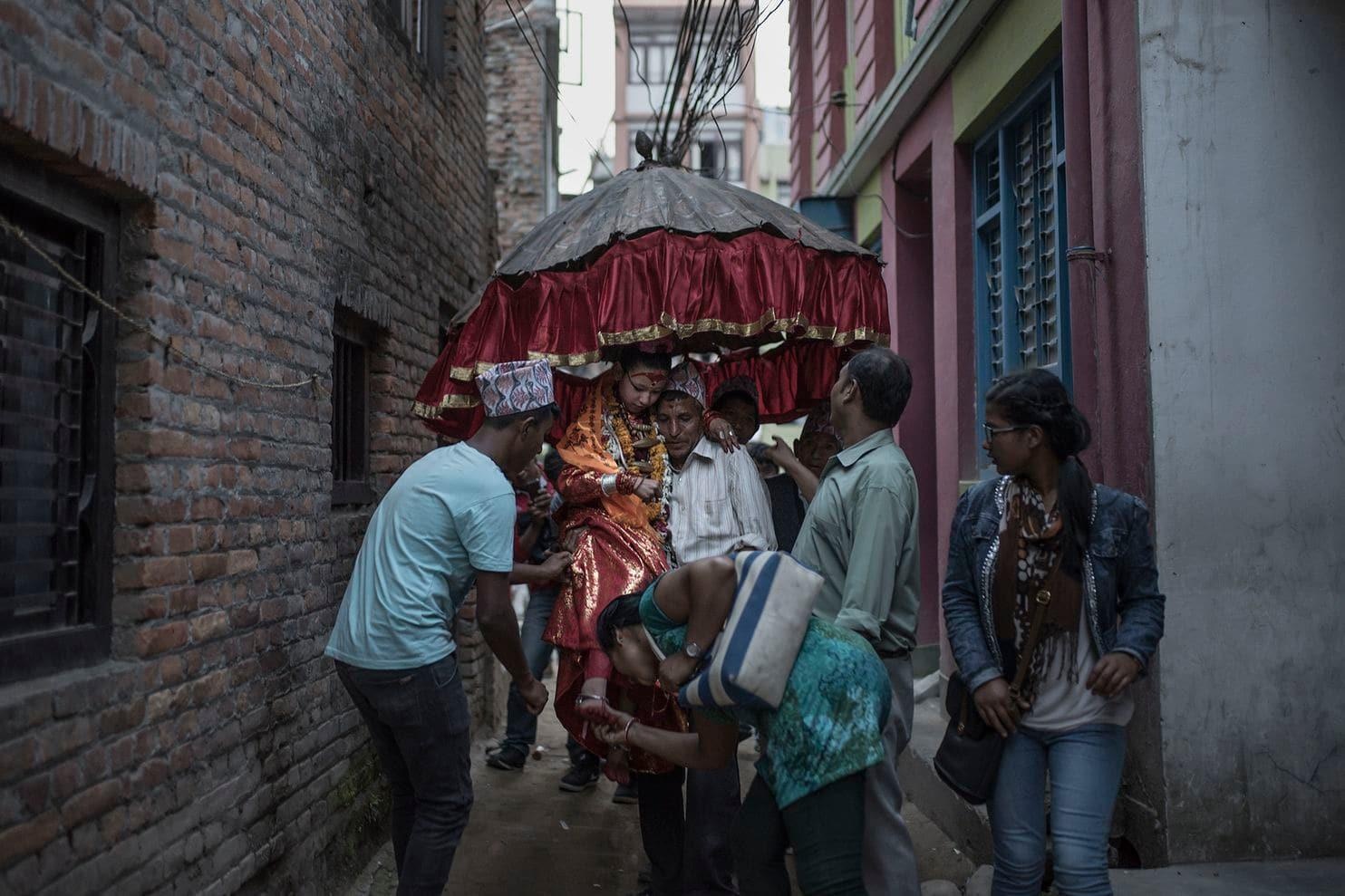 nu than song o Nepal anh 7