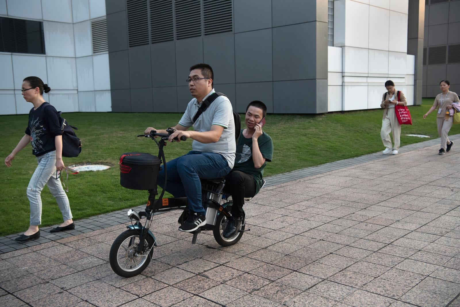 hinh anh ben trong tru so Huawei anh 6