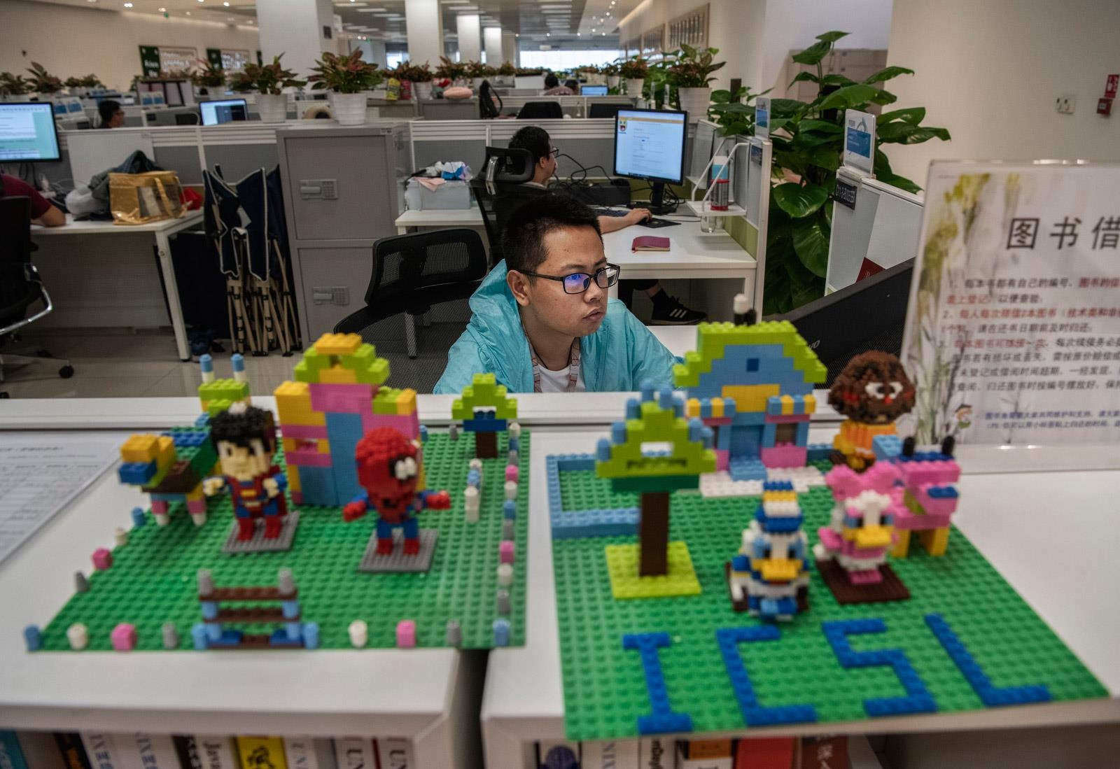 hinh anh ben trong tru so Huawei anh 8