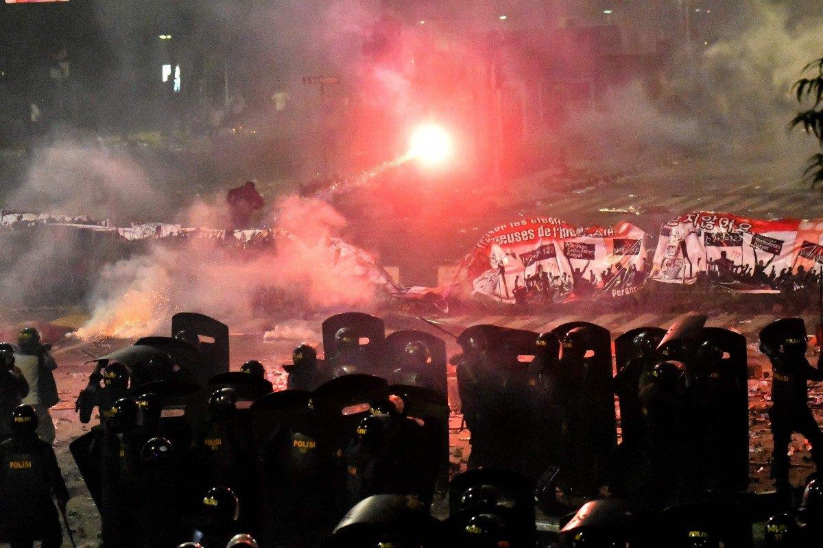 Bon nguoi bi ban chet trong bao loan sau bau cu Indonesia hinh anh