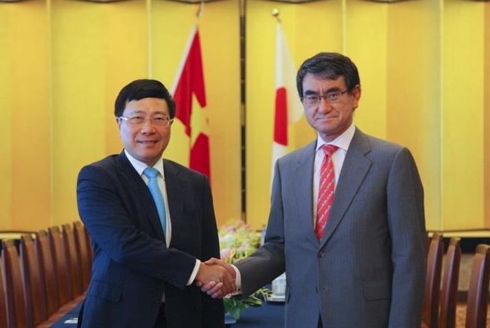 Pho thu tuong de nghi Nhat Ban don gian hoa thu tuc visa cho Viet Nam hinh anh