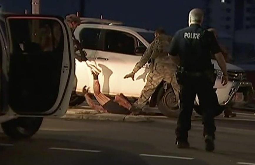 Xong vao khach san xa sung ban chet 4 nguoi o Australia hinh anh