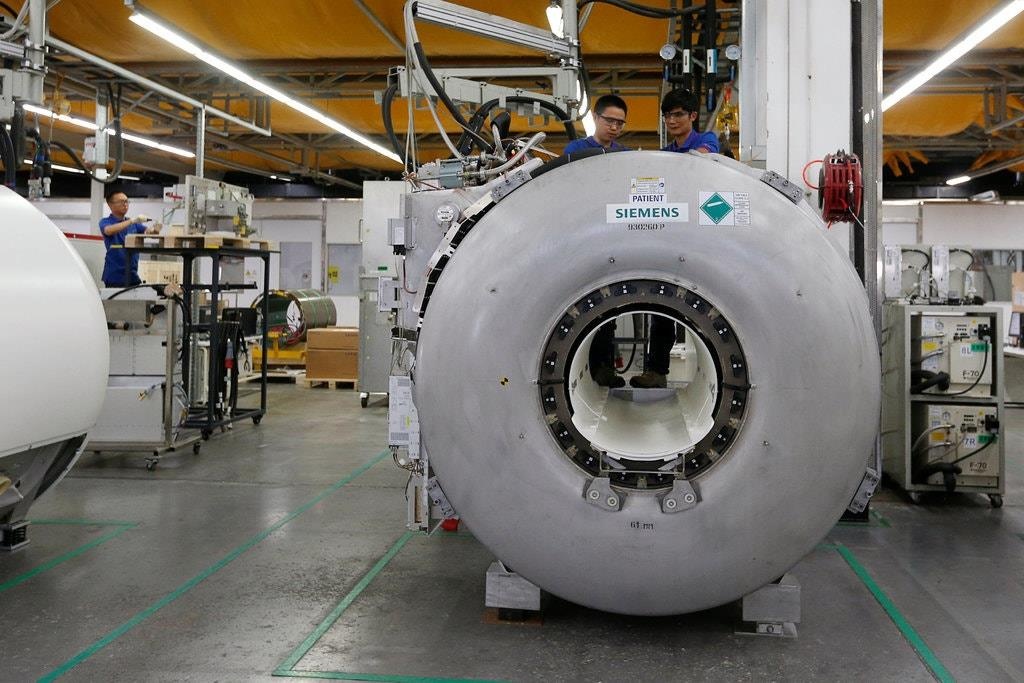 Vali tien, dong ho, danh golf - 'dai dich' hoi lo o benh vien TQ hinh anh