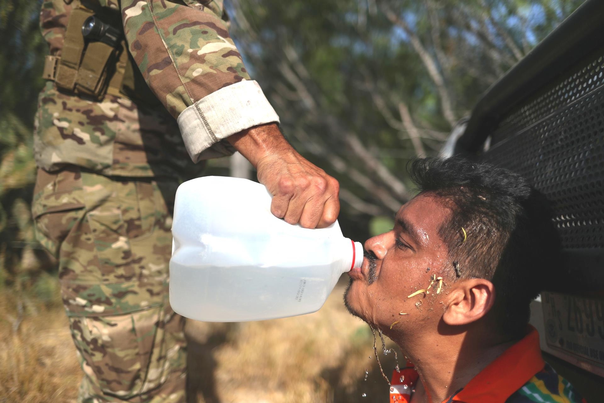 Buc anh cha con chet up mat chi la mot phan cuoc khung hoang nhieu nam hinh anh