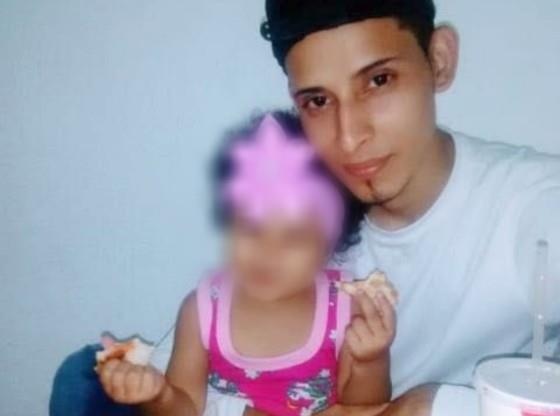 TT Trump bi len an trong vu anh cha con di dan chet up mat hinh anh